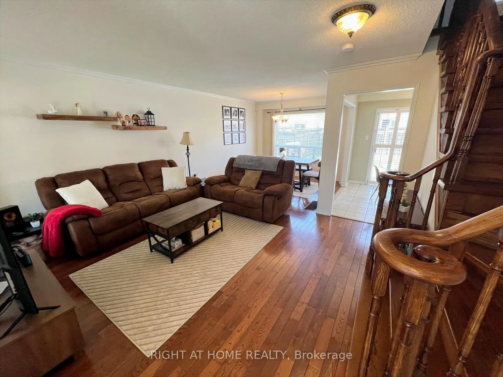 Photo 5 of 10 Charleswood Circle, Brampton, Fletcher's Meadow — HOMEH