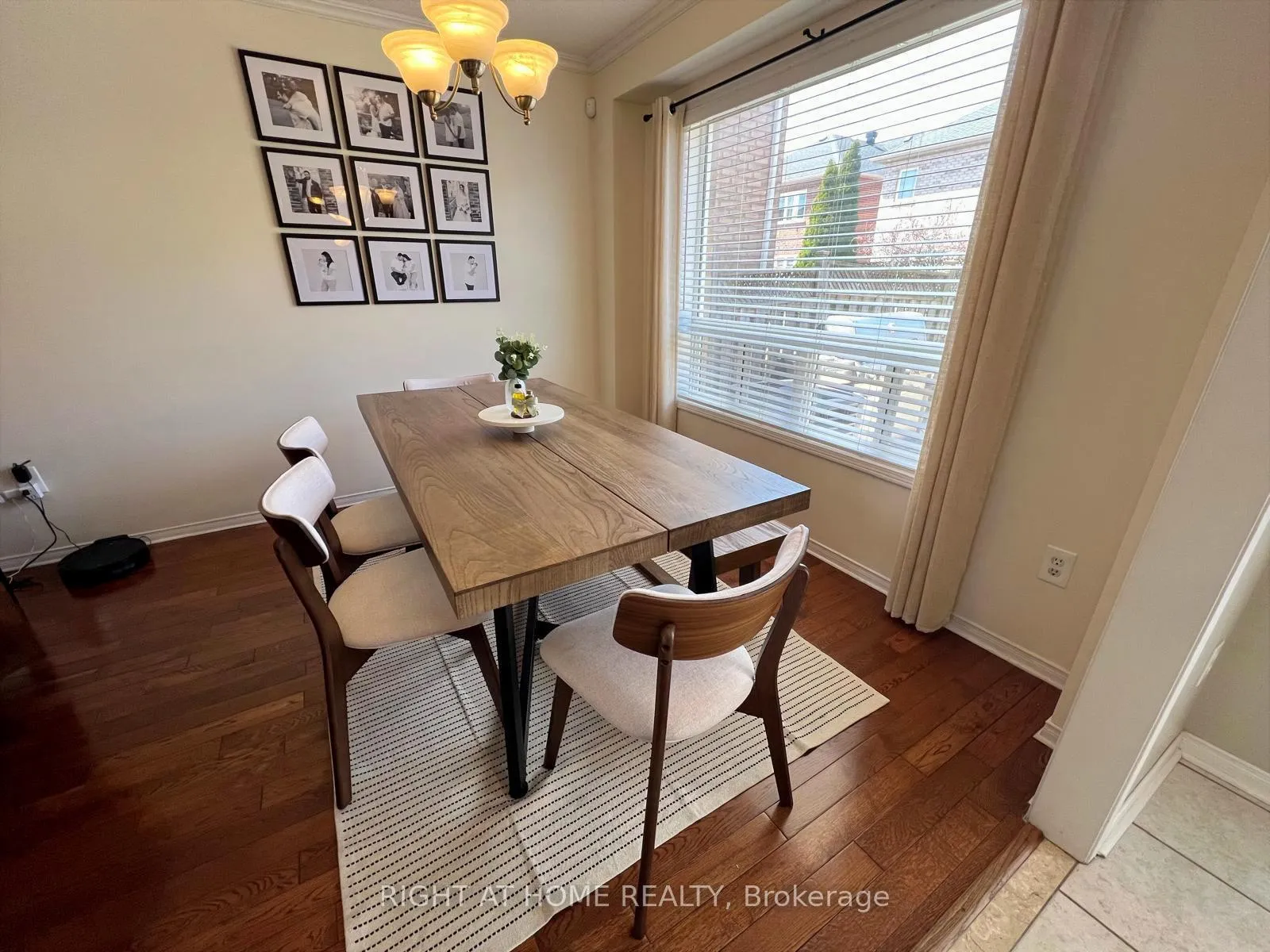 Photo 8 of 10 Charleswood Circle, Brampton, Fletcher's Meadow — HOMEH