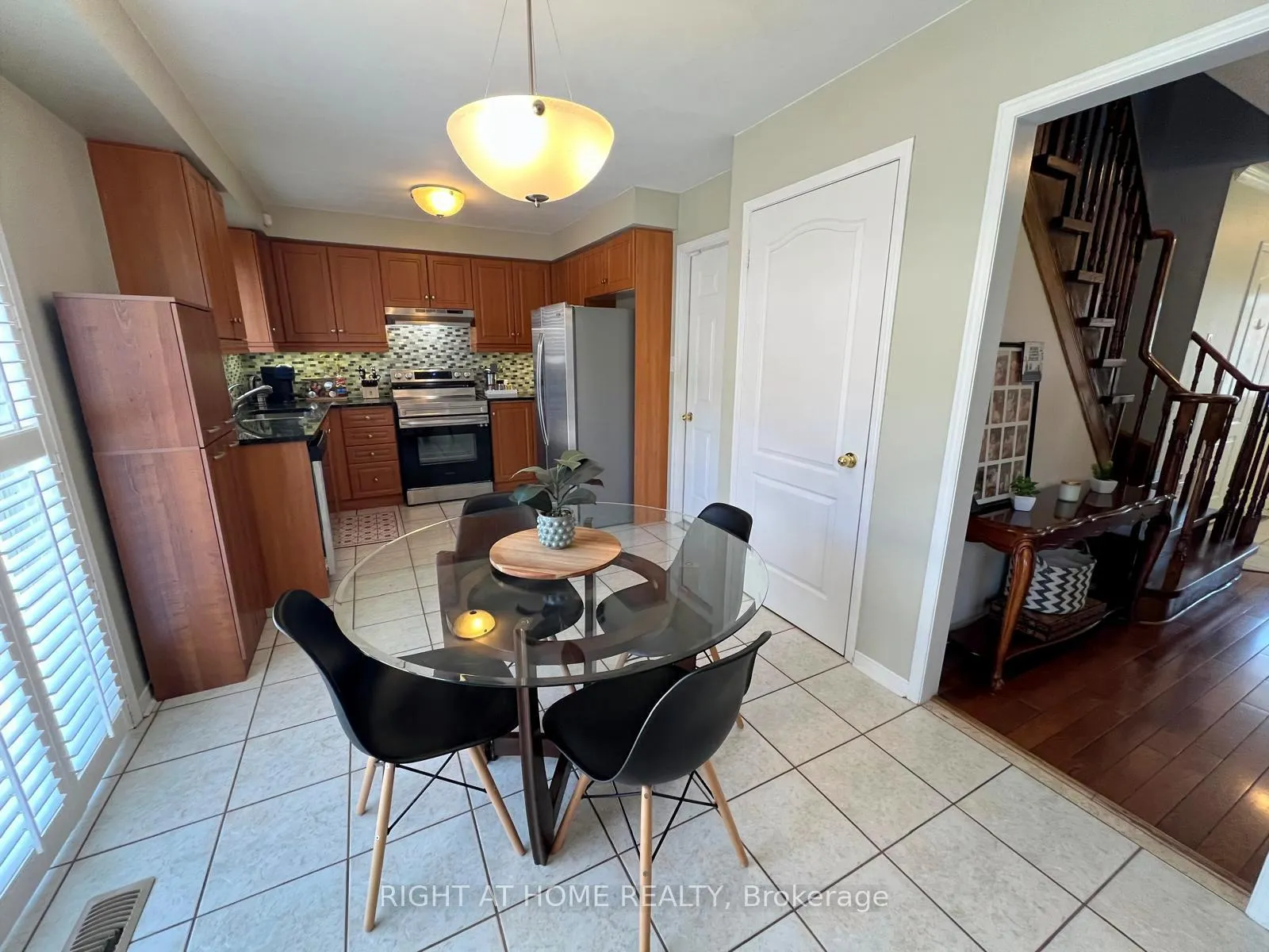 Photo 9 of 10 Charleswood Circle, Brampton, Fletcher's Meadow — HOMEH