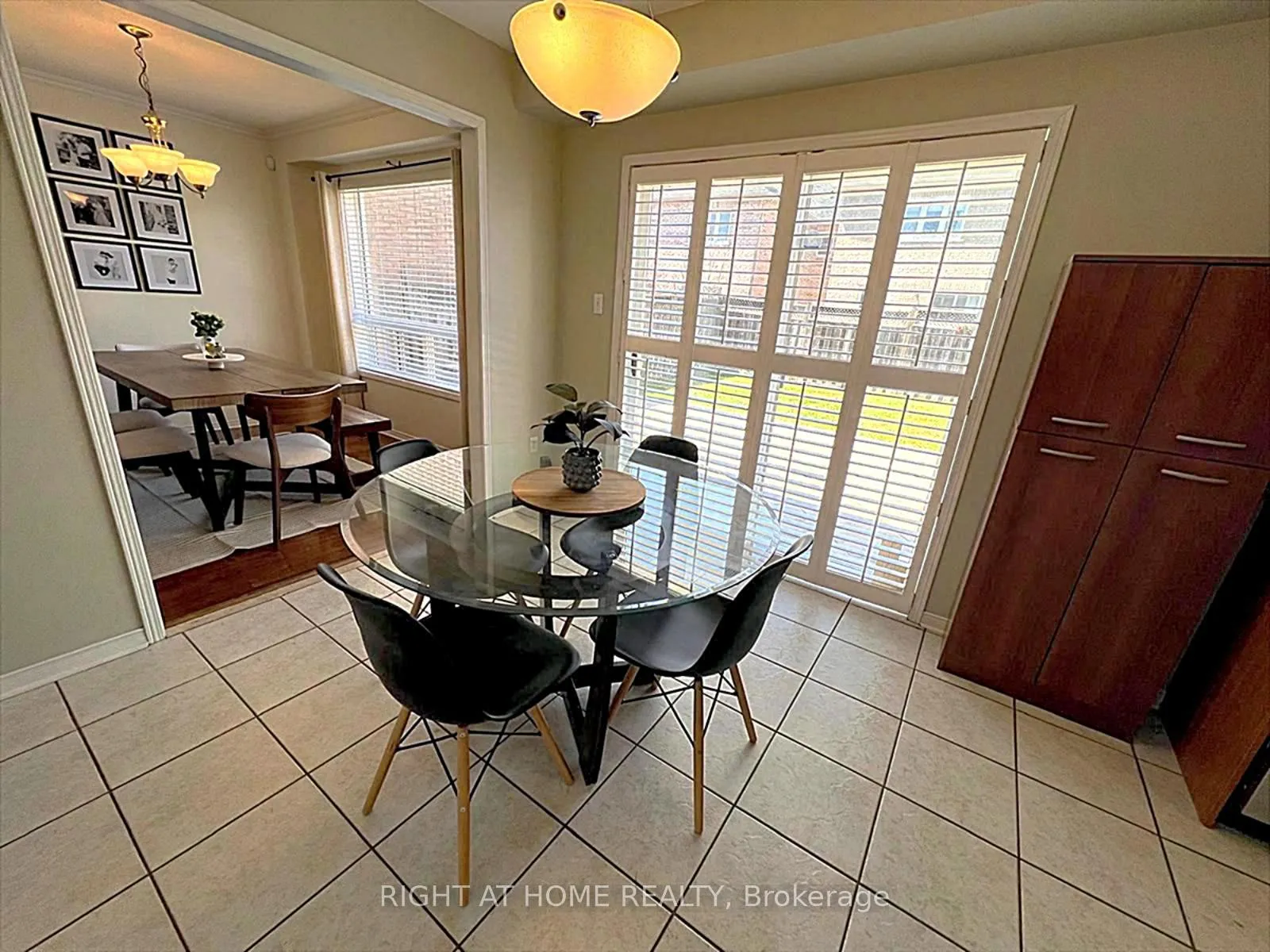Photo 11 of 10 Charleswood Circle, Brampton, Fletcher's Meadow — HOMEH