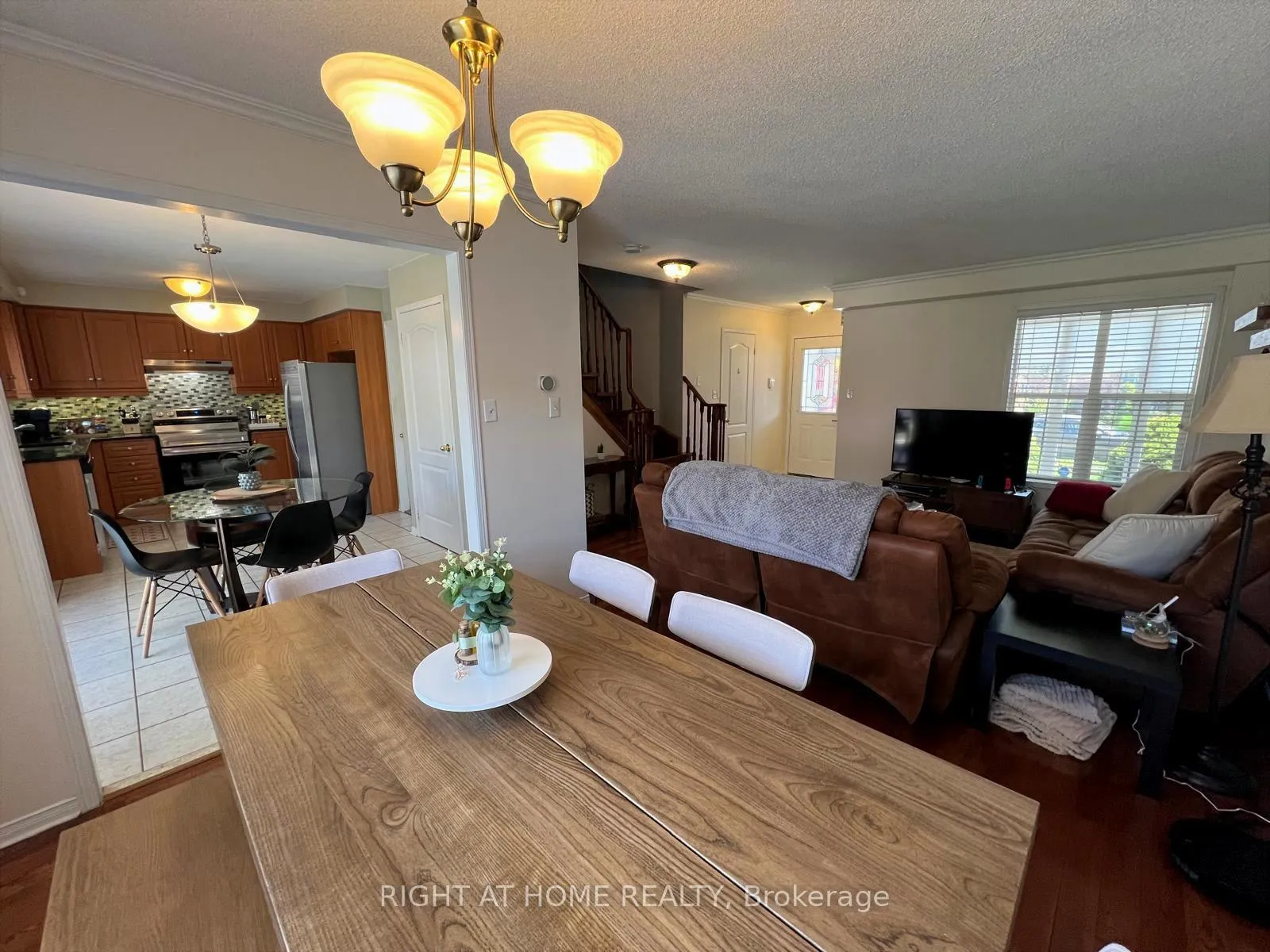 Photo 12 of 10 Charleswood Circle, Brampton, Fletcher's Meadow — HOMEH