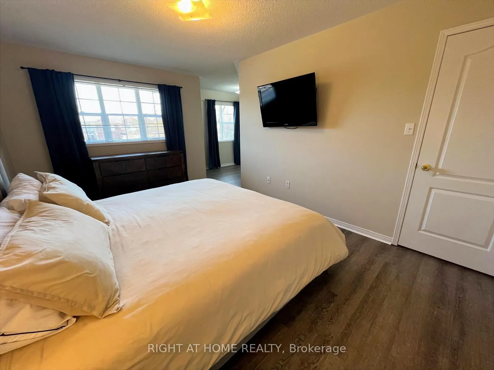 Photo 14 of 10 Charleswood Circle, Brampton, Fletcher's Meadow — HOMEH