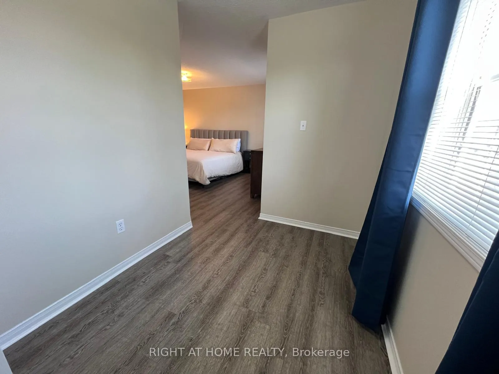 Photo 15 of 10 Charleswood Circle, Brampton, Fletcher's Meadow — HOMEH