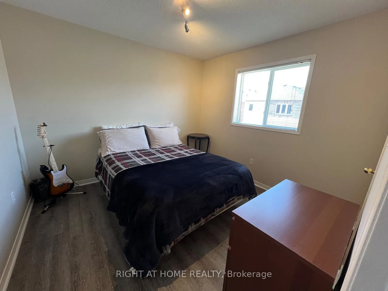 Photo 18 of 10 Charleswood Circle, Brampton, Fletcher's Meadow — HOMEH