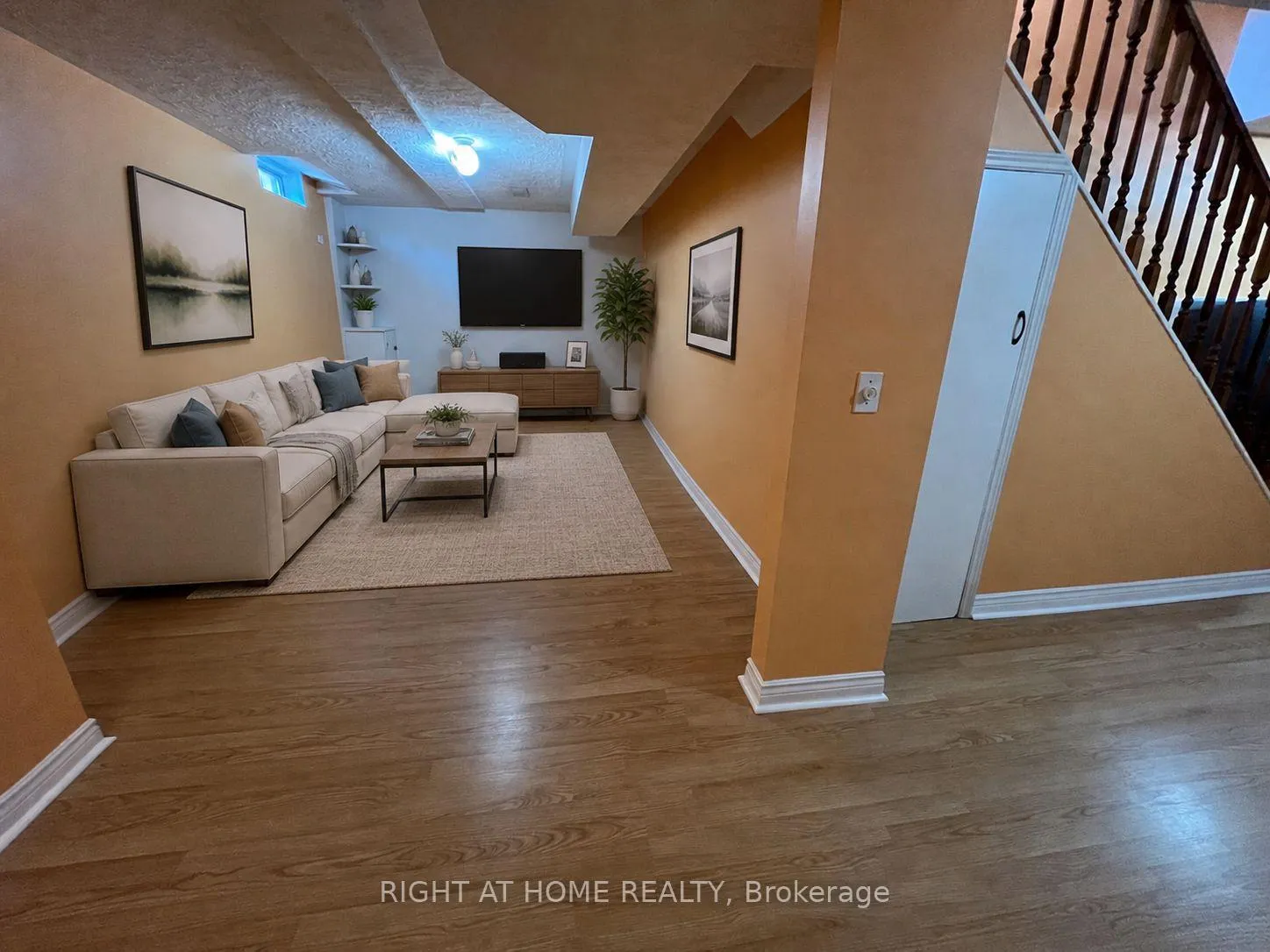 Photo 21 of 10 Charleswood Circle, Brampton, Fletcher's Meadow — HOMEH