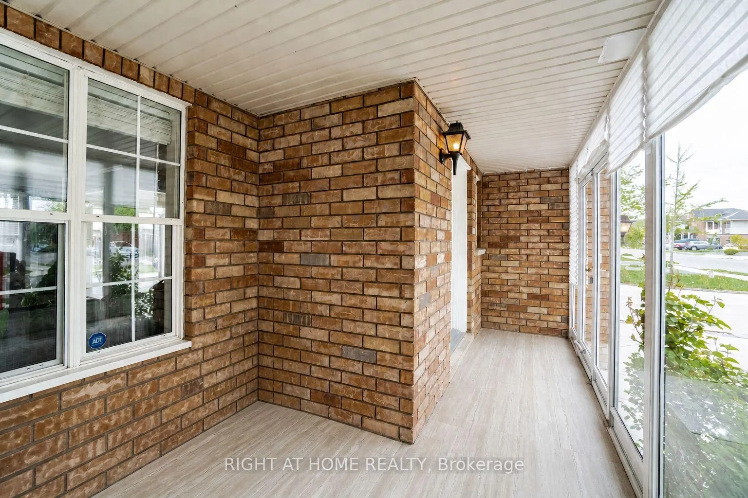 Photo 26 of 10 Charleswood Circle, Brampton, Fletcher's Meadow — HOMEH