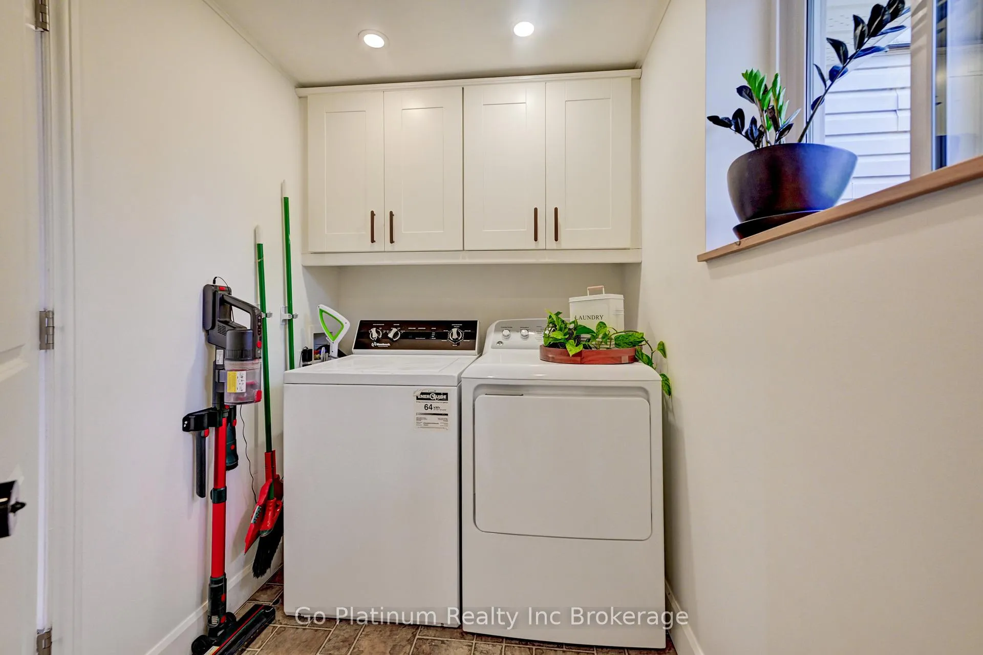 Photo 17 of 131 Byron Street, Zorra, Thamesford — HOMEH