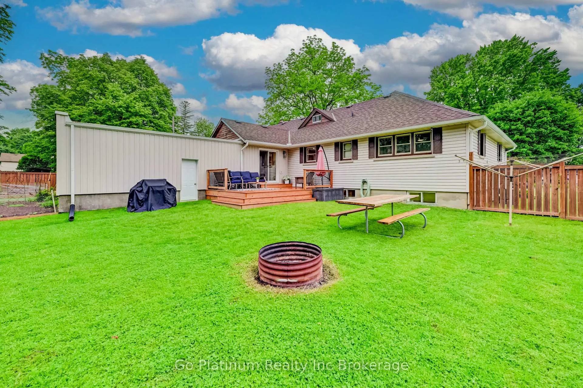 Photo 32 of 131 Byron Street, Zorra, Thamesford — HOMEH