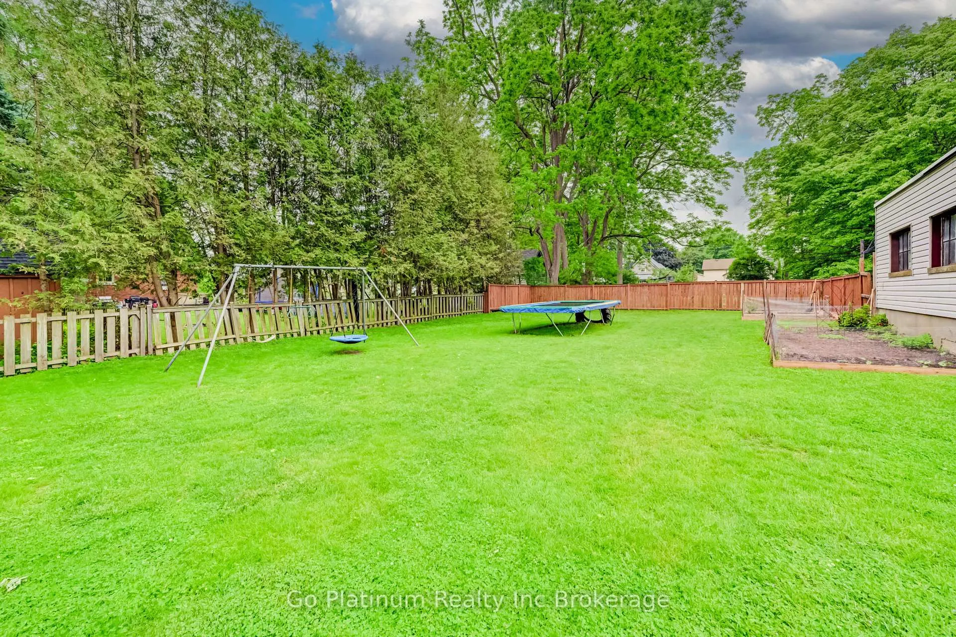 Photo 33 of 131 Byron Street, Zorra, Thamesford — HOMEH