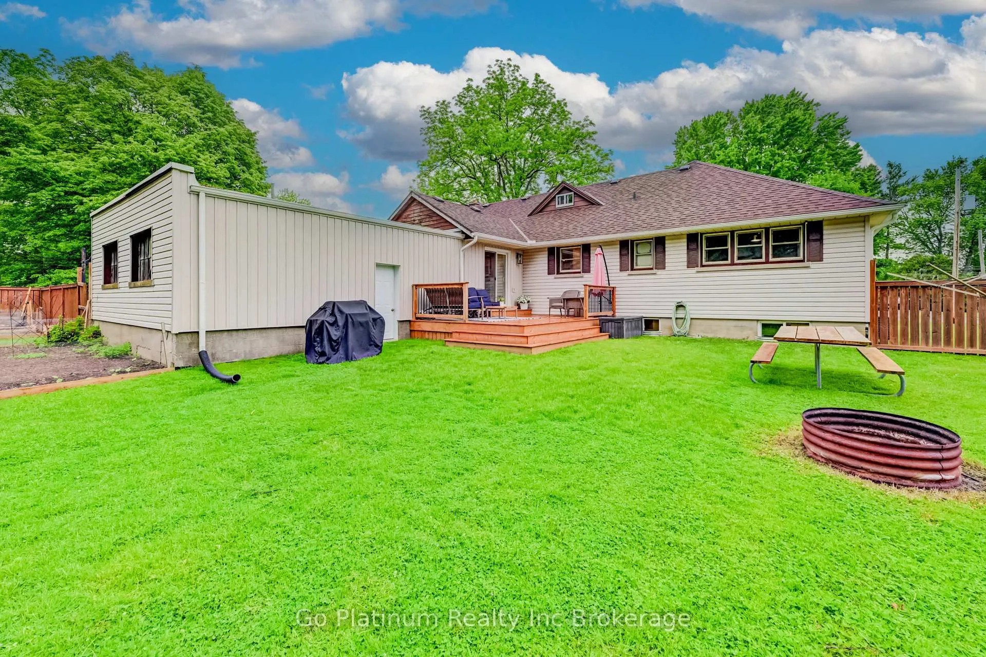 Photo 34 of 131 Byron Street, Zorra, Thamesford — HOMEH