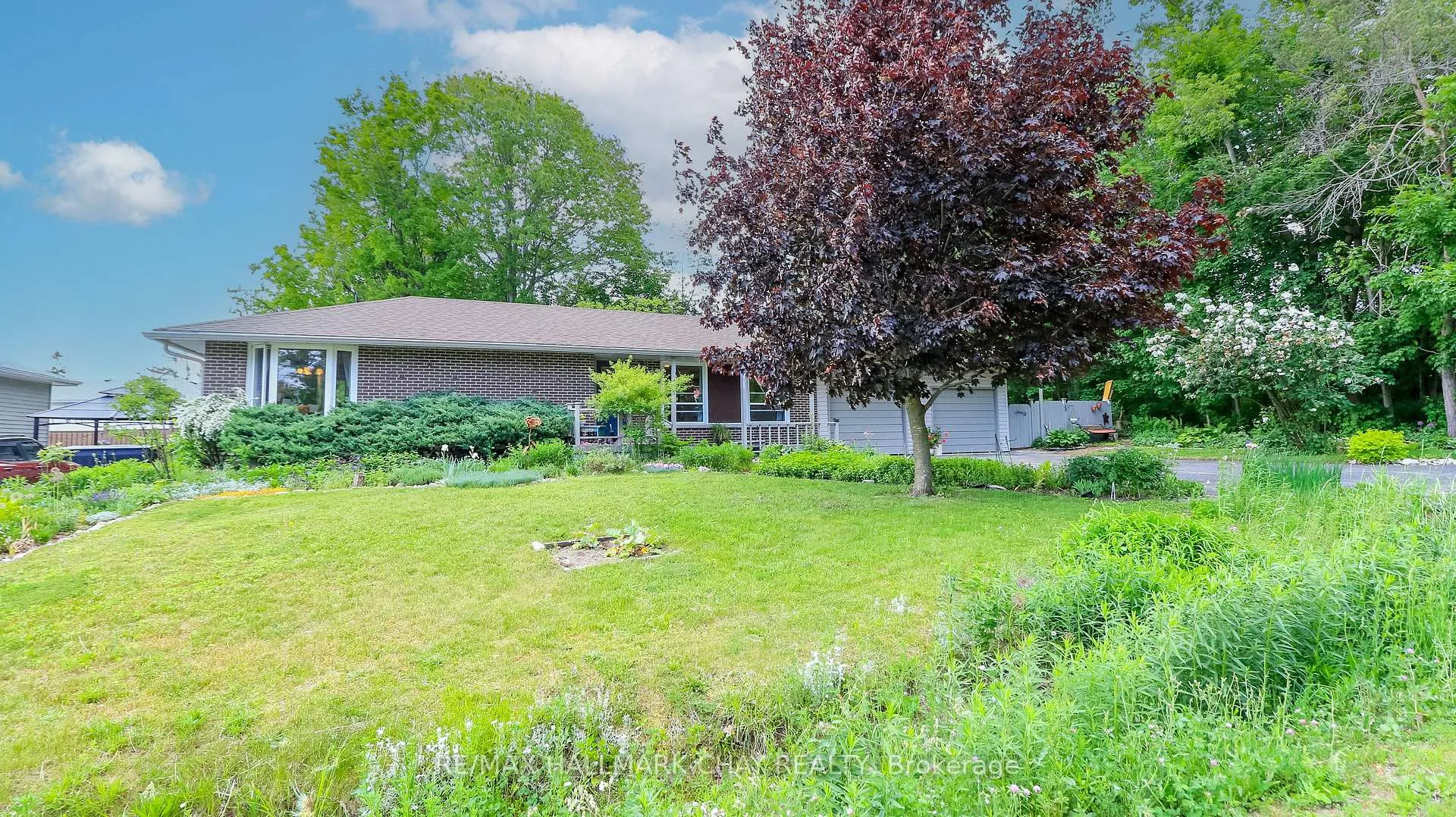 Photo 2 of 15 Murray Street, Orillia — HOMEH