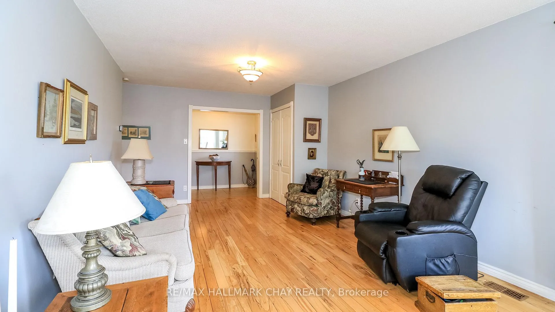Photo 4 of 15 Murray Street, Orillia — HOMEH