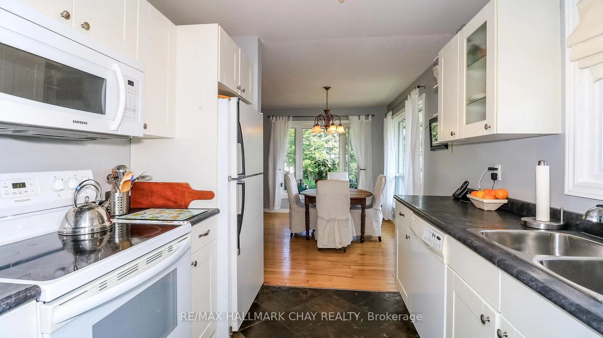 Photo 9 of 15 Murray Street, Orillia — HOMEH