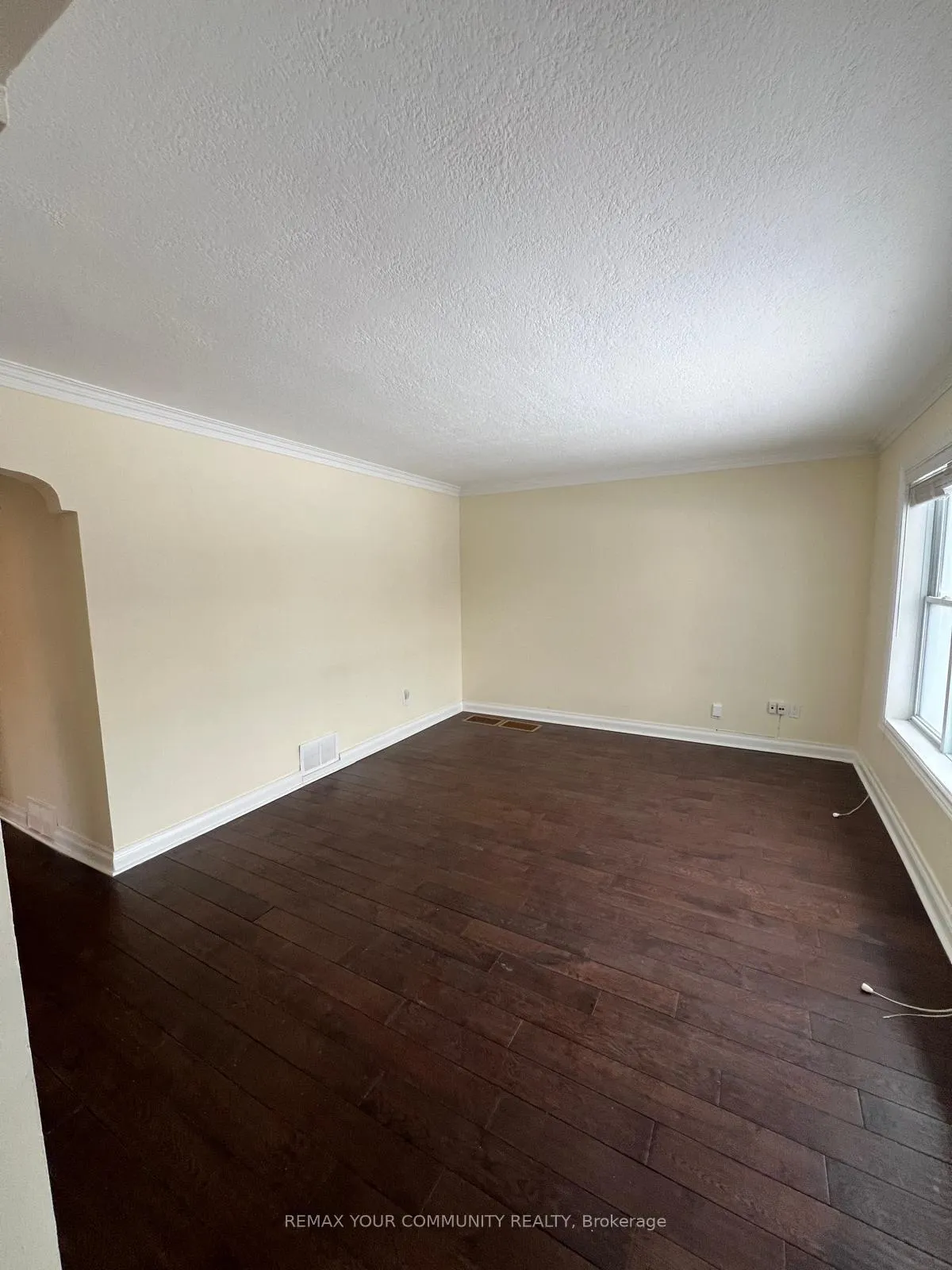 Photo 3 of Unit Upper, 233 Beta Street, Etobicoke, Alderwood — HOMEH