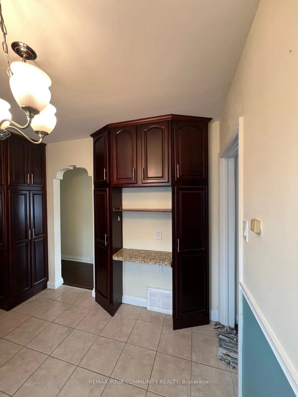 Photo 5 of Unit Upper, 233 Beta Street, Etobicoke, Alderwood — HOMEH