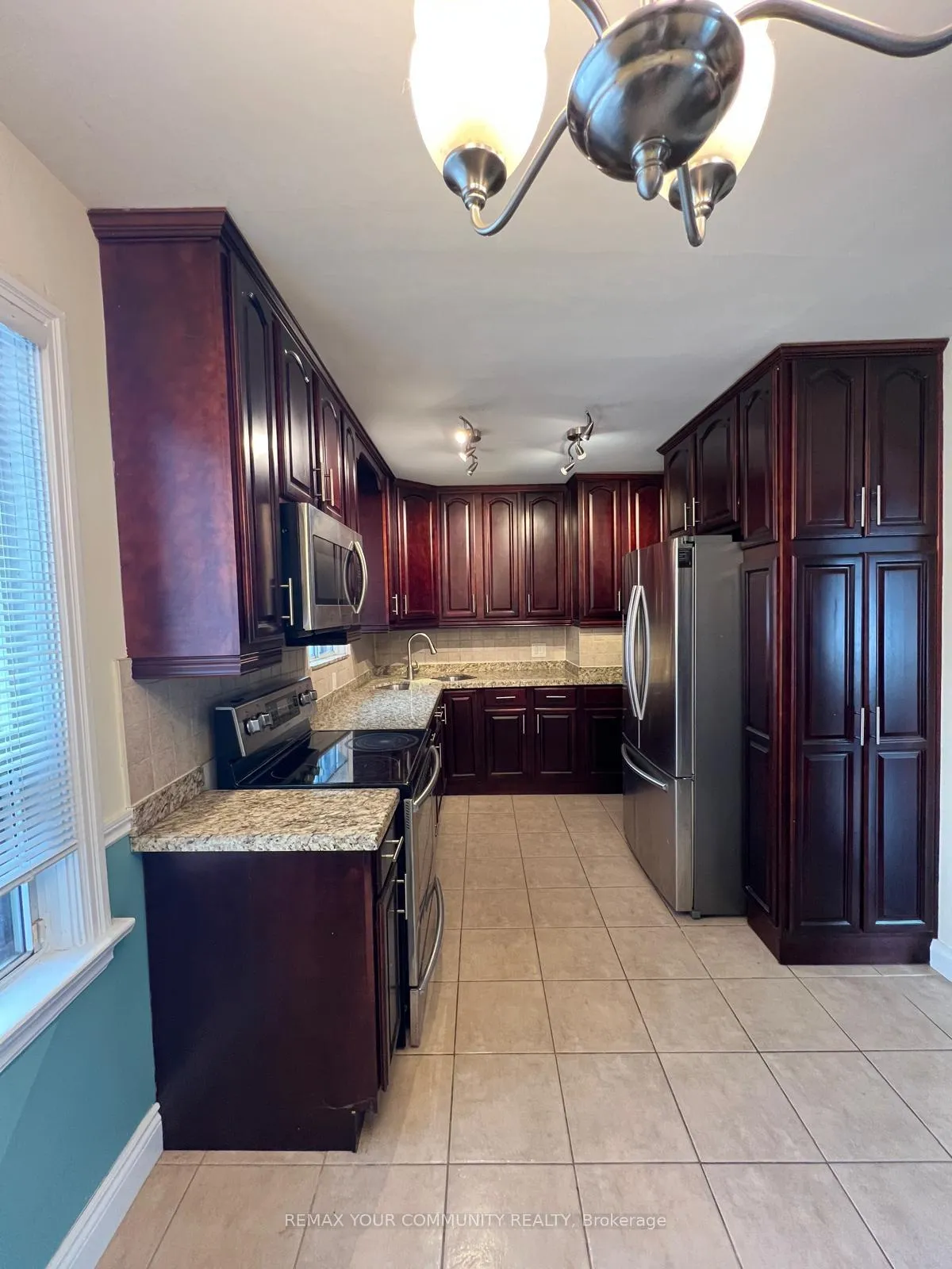 Photo 6 of Unit Upper, 233 Beta Street, Etobicoke, Alderwood — HOMEH