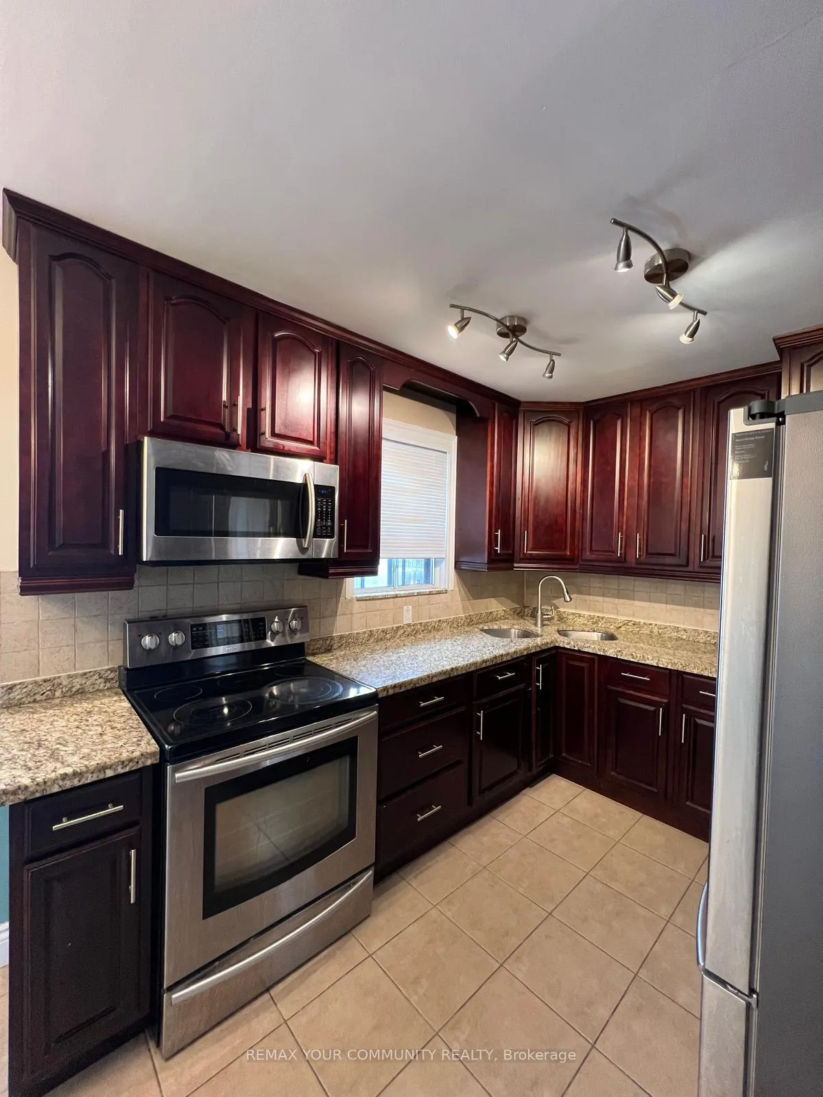 Photo 7 of Unit Upper, 233 Beta Street, Etobicoke, Alderwood — HOMEH