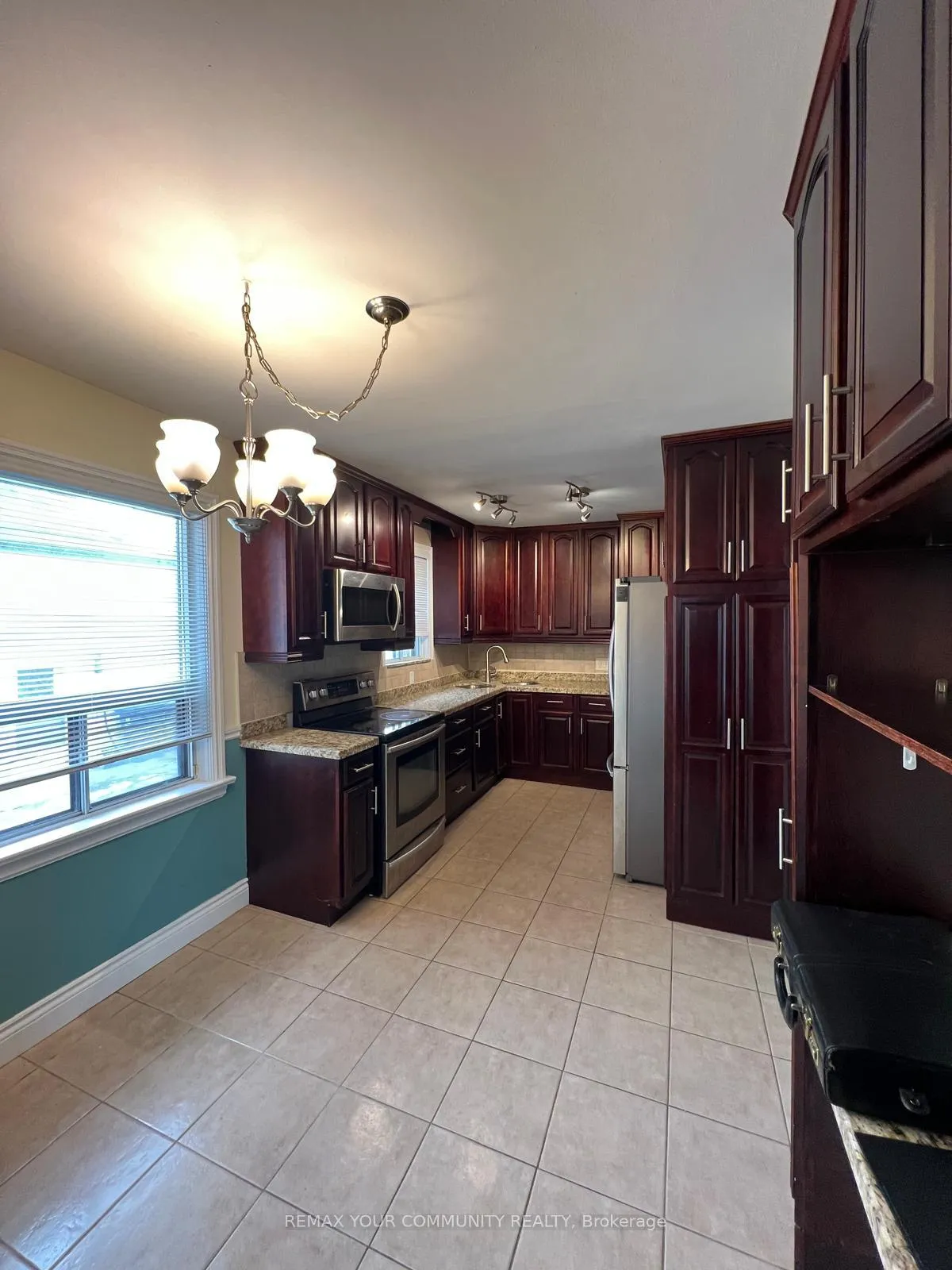 Photo 8 of Unit Upper, 233 Beta Street, Etobicoke, Alderwood — HOMEH