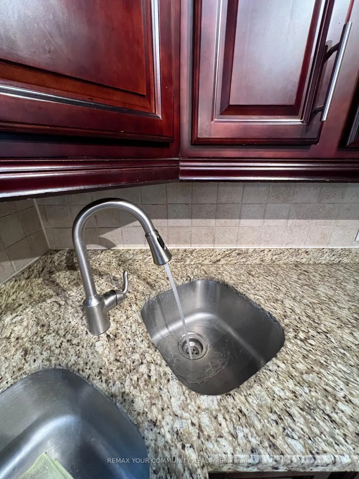 Photo 9 of Unit Upper, 233 Beta Street, Etobicoke, Alderwood — HOMEH