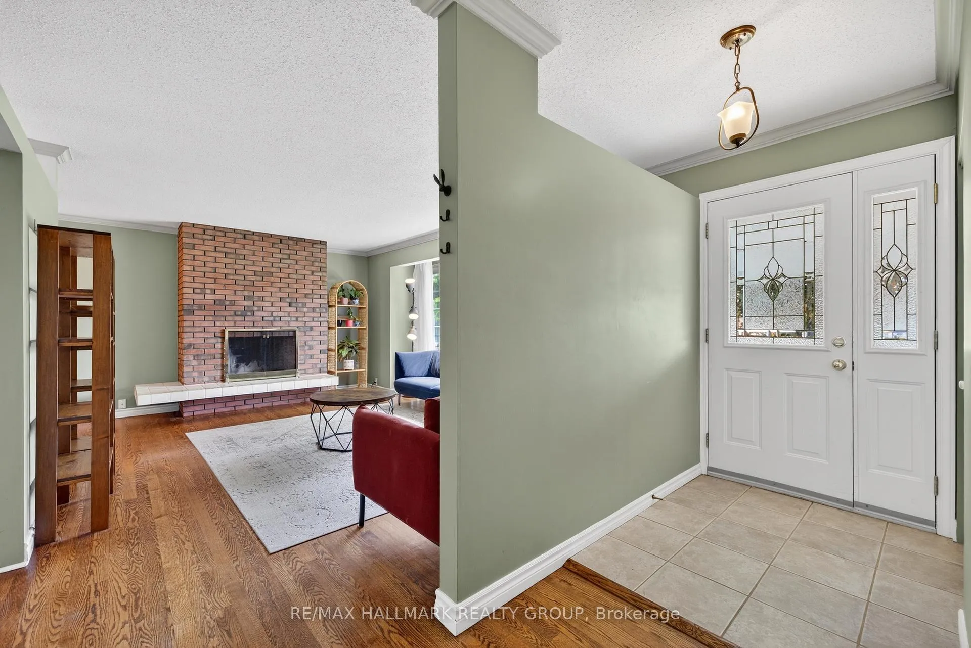 Photo 4 of 53 Farlane Boulevard, Ottawa, City View/Skyline/Fisher Heights/Parkwood Hills — HOMEH