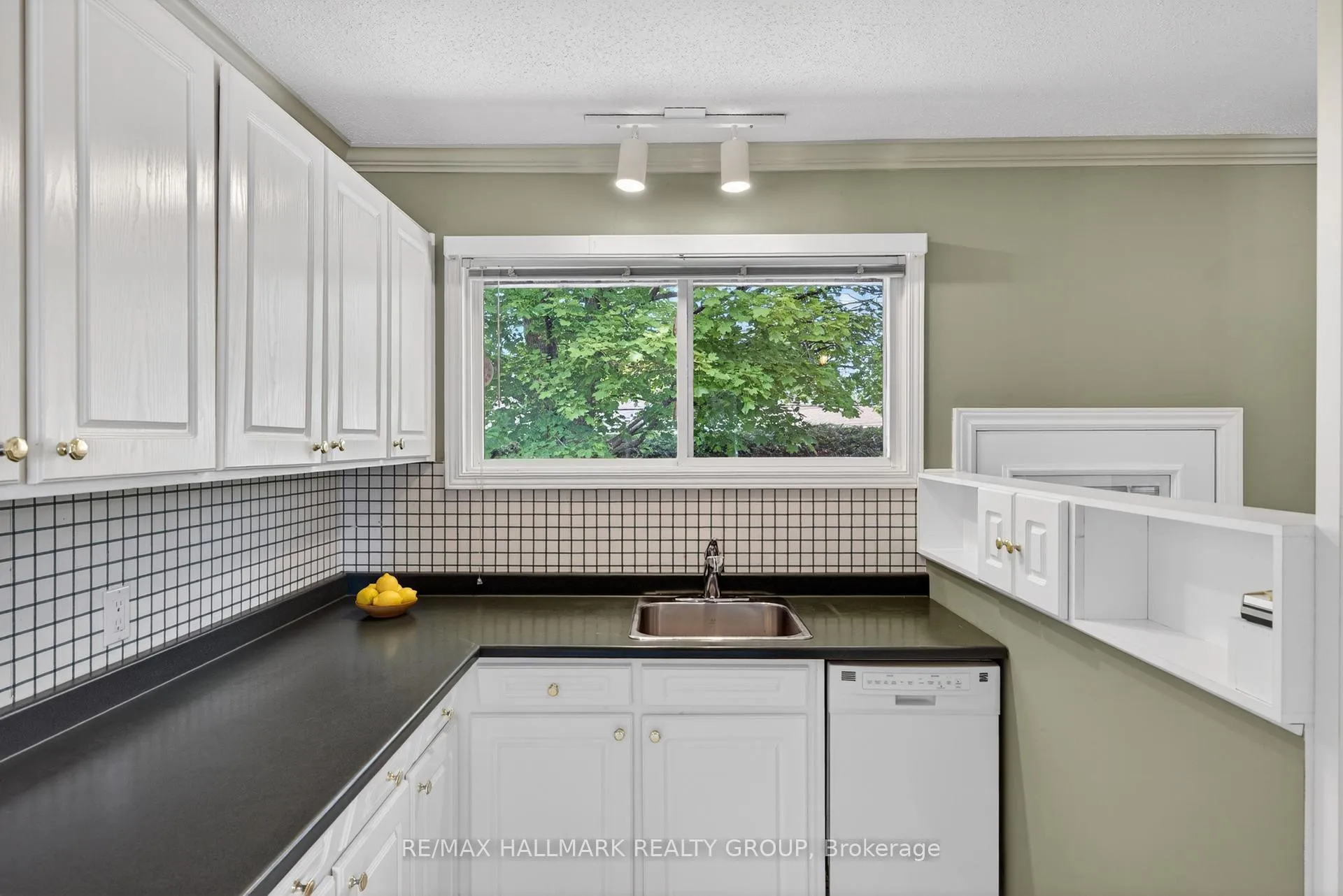 Photo 18 of 53 Farlane Boulevard, Ottawa, City View/Skyline/Fisher Heights/Parkwood Hills — HOMEH