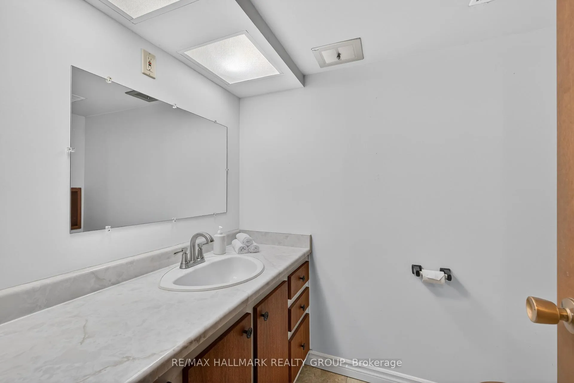 Photo 40 of 53 Farlane Boulevard, Ottawa, City View/Skyline/Fisher Heights/Parkwood Hills — HOMEH