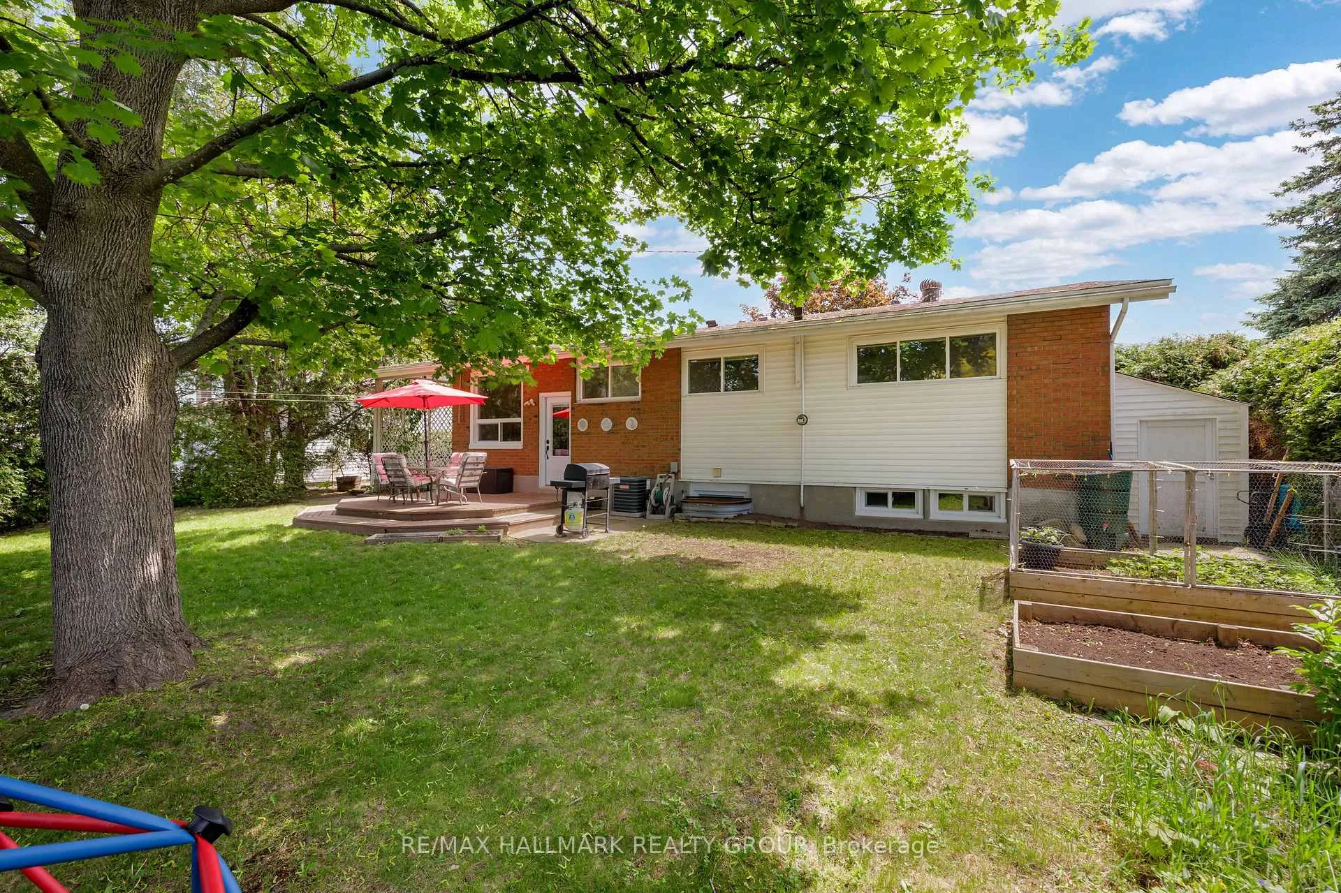 Photo 44 of 53 Farlane Boulevard, Ottawa, City View/Skyline/Fisher Heights/Parkwood Hills — HOMEH