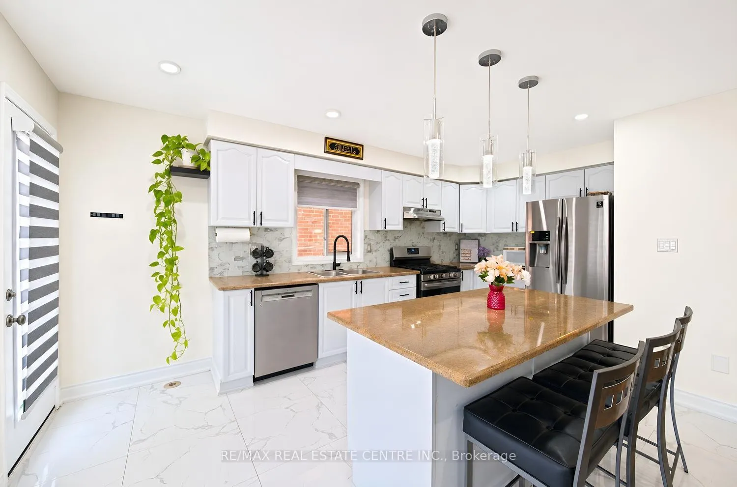 Photo 20 of 969 Philbrook Drive, Milton, Coates — HOMEH