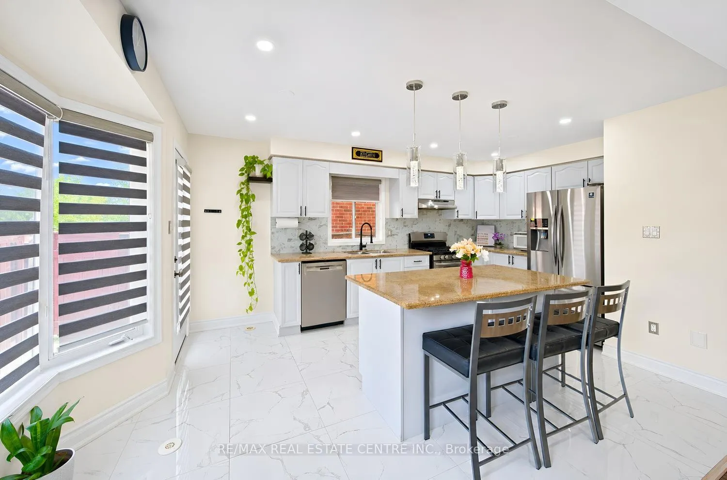 Photo 23 of 969 Philbrook Drive, Milton, Coates — HOMEH