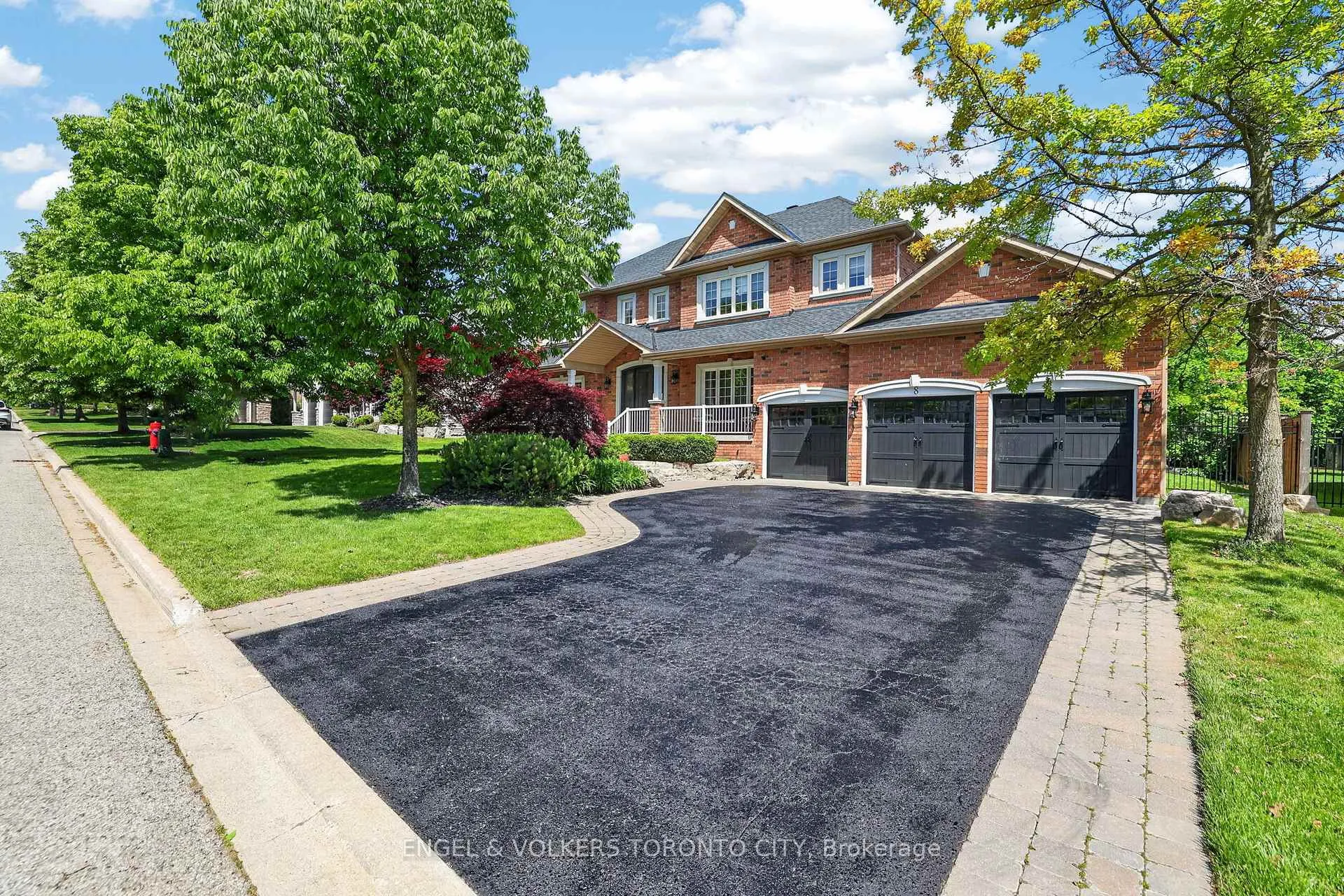 Photo 1 of 8 Duncton Wood Crescent, Aurora, Hills of St Andrew — HOMEH