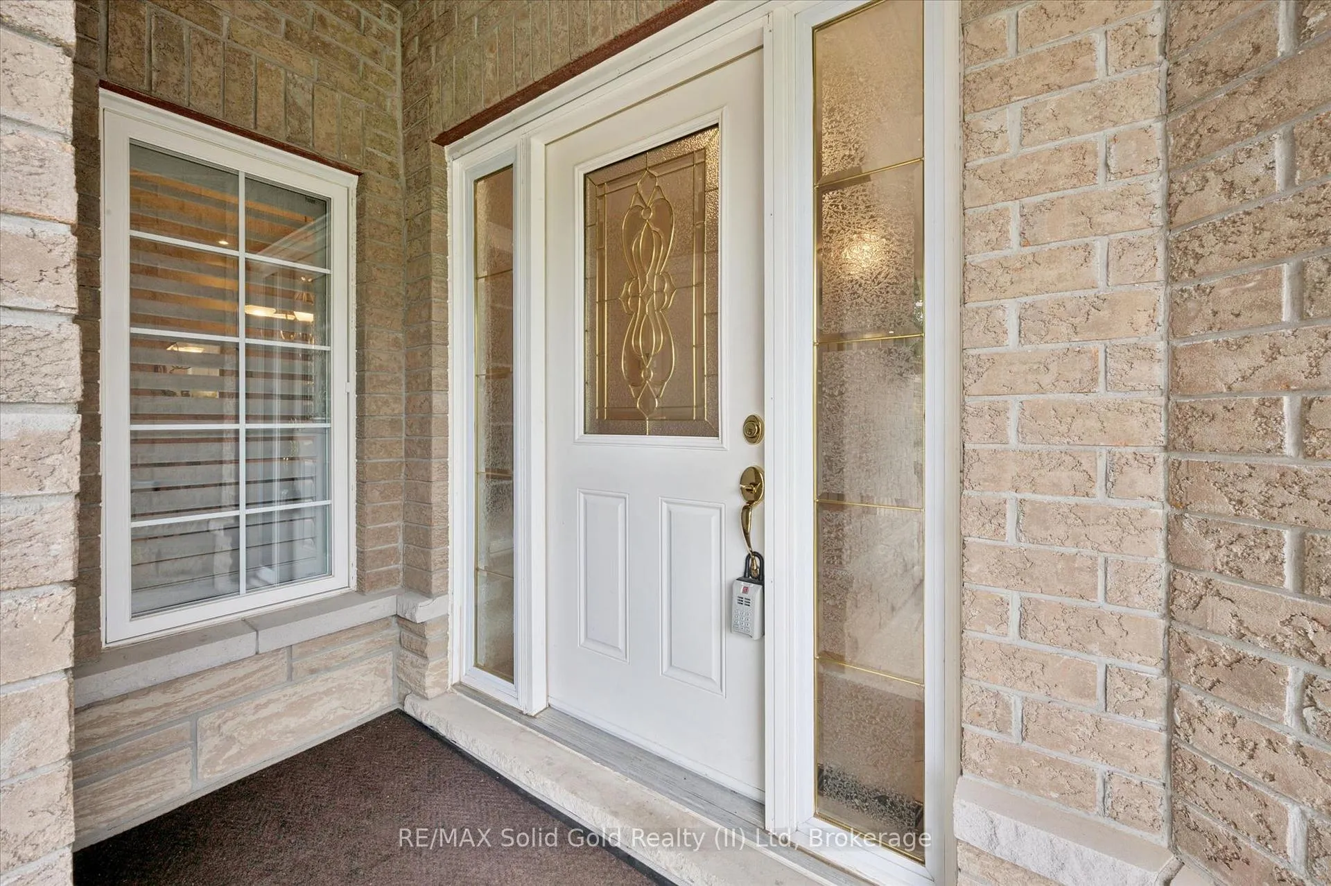Photo 5 of 819 Creekside Drive, Waterloo — HOMEH