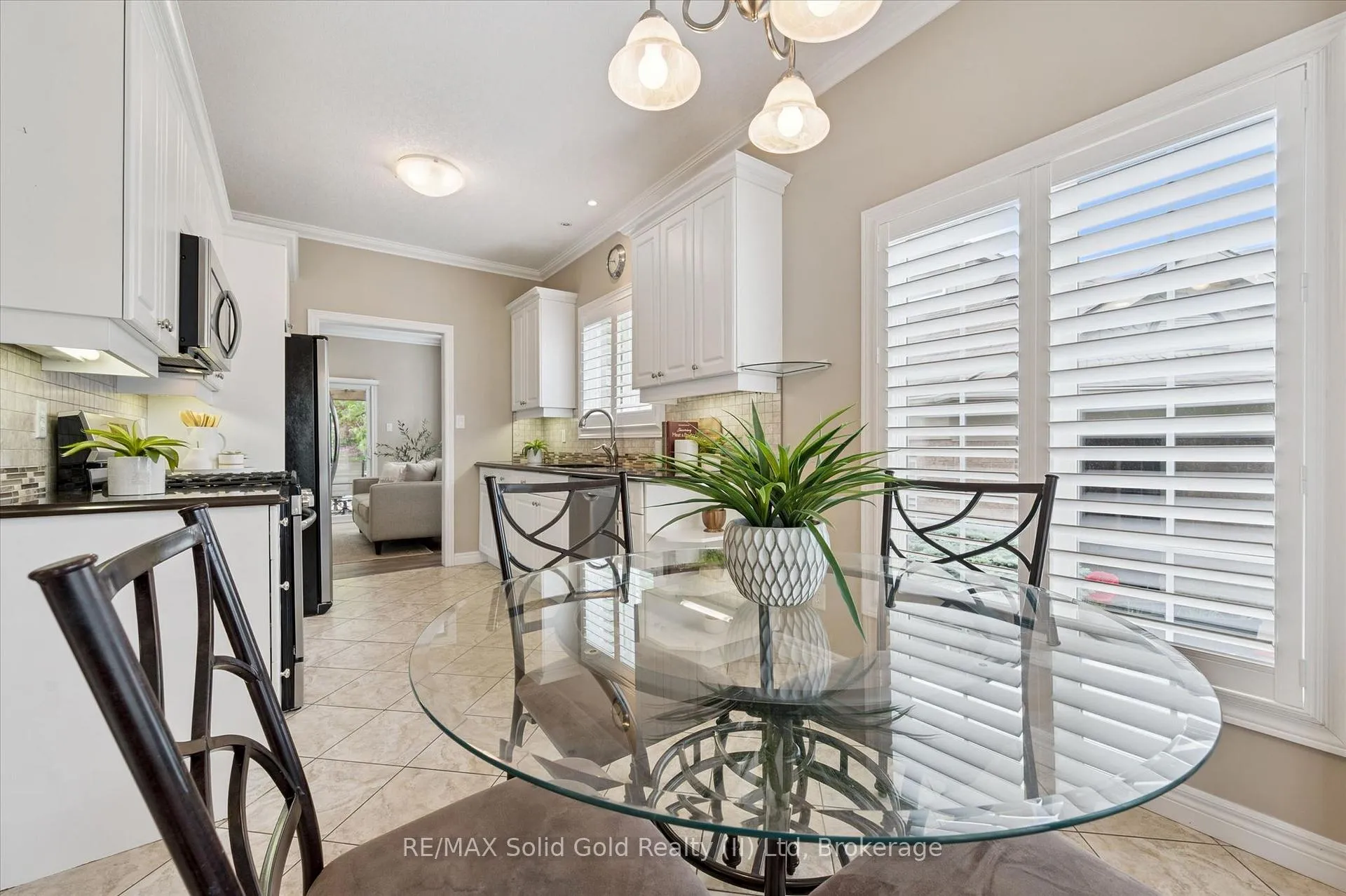 Photo 11 of 819 Creekside Drive, Waterloo — HOMEH