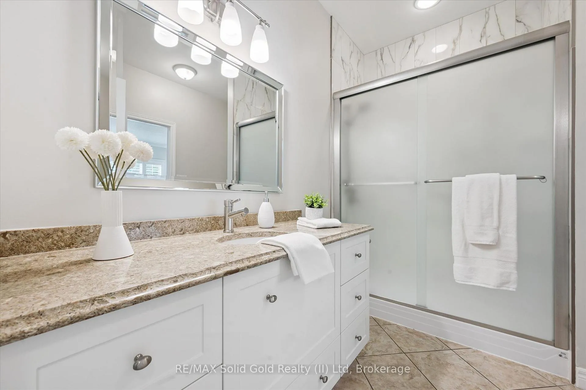 Photo 20 of 819 Creekside Drive, Waterloo — HOMEH