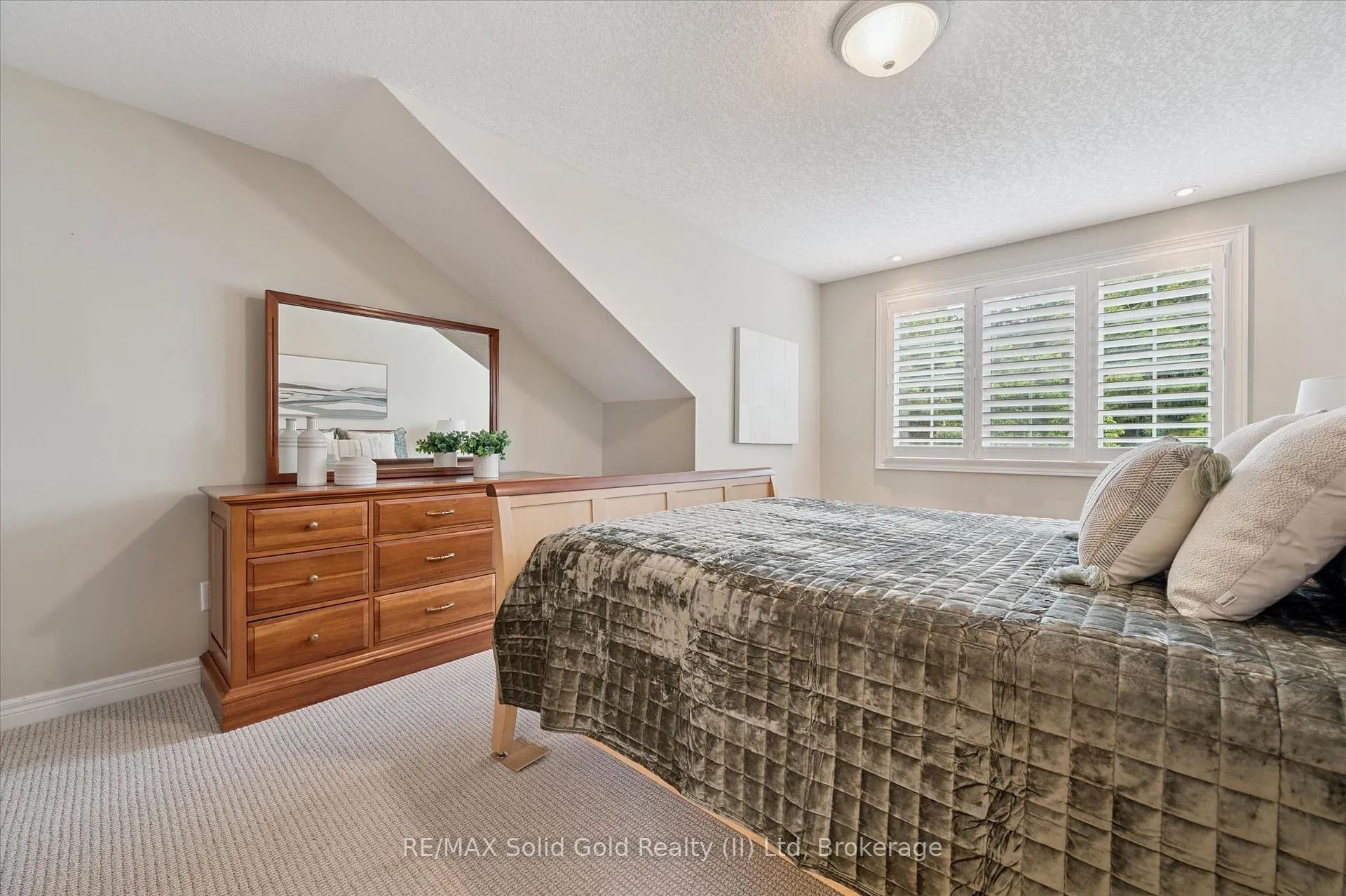 Photo 22 of 819 Creekside Drive, Waterloo — HOMEH