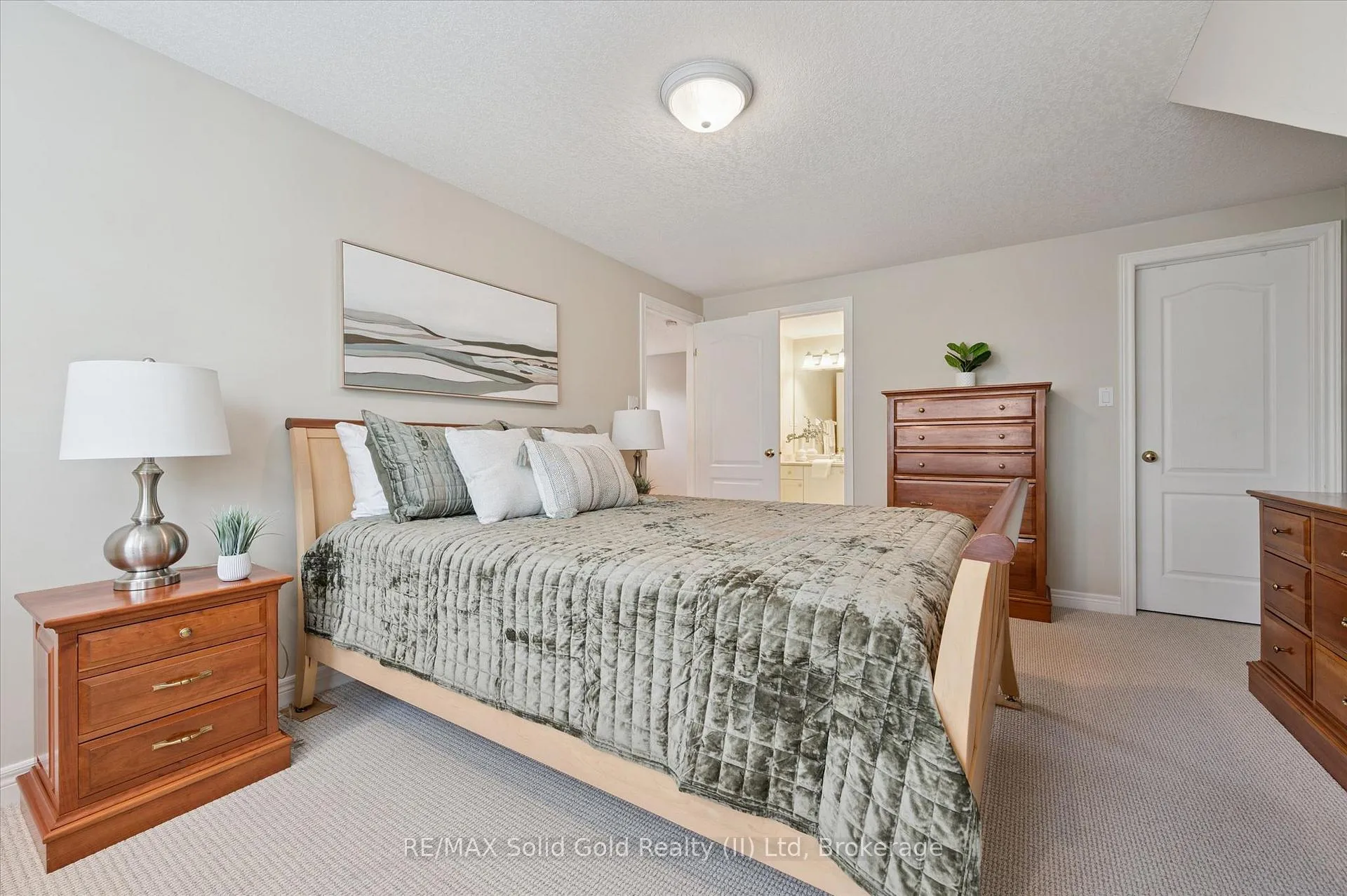 Photo 23 of 819 Creekside Drive, Waterloo — HOMEH