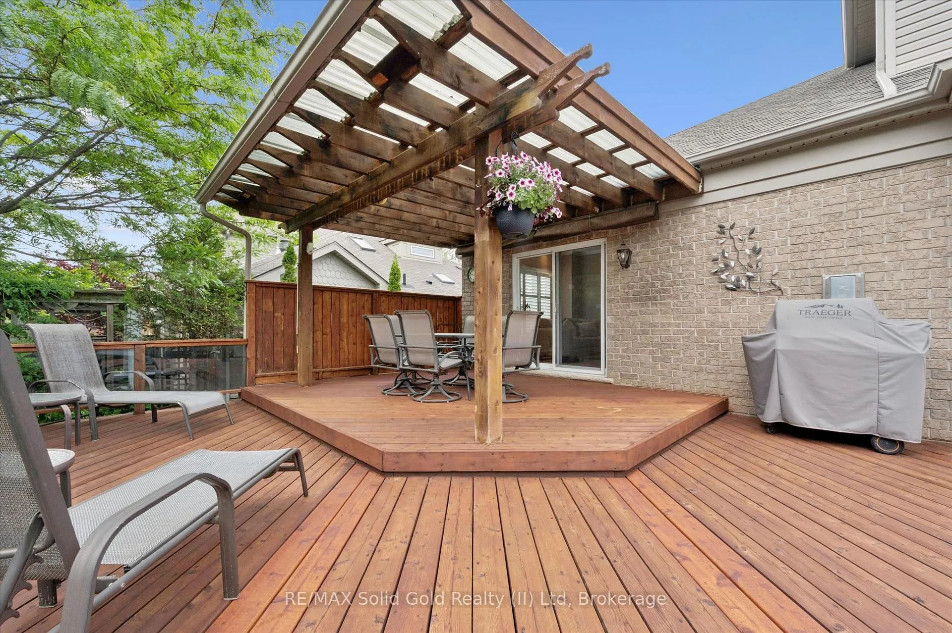 Photo 35 of 819 Creekside Drive, Waterloo — HOMEH