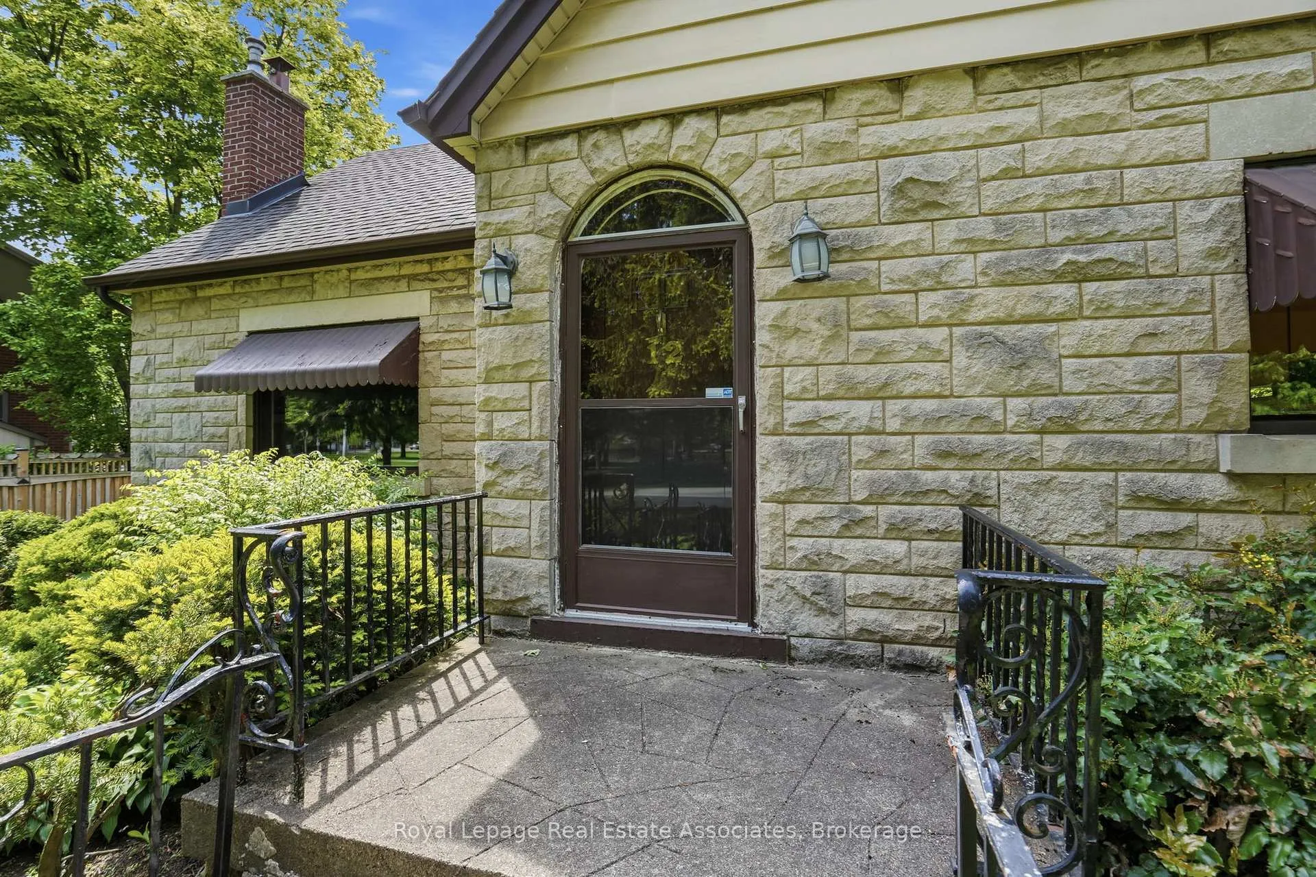Photo 5 of 12 Parkview Row, Hamilton, Dundas — HOMEH