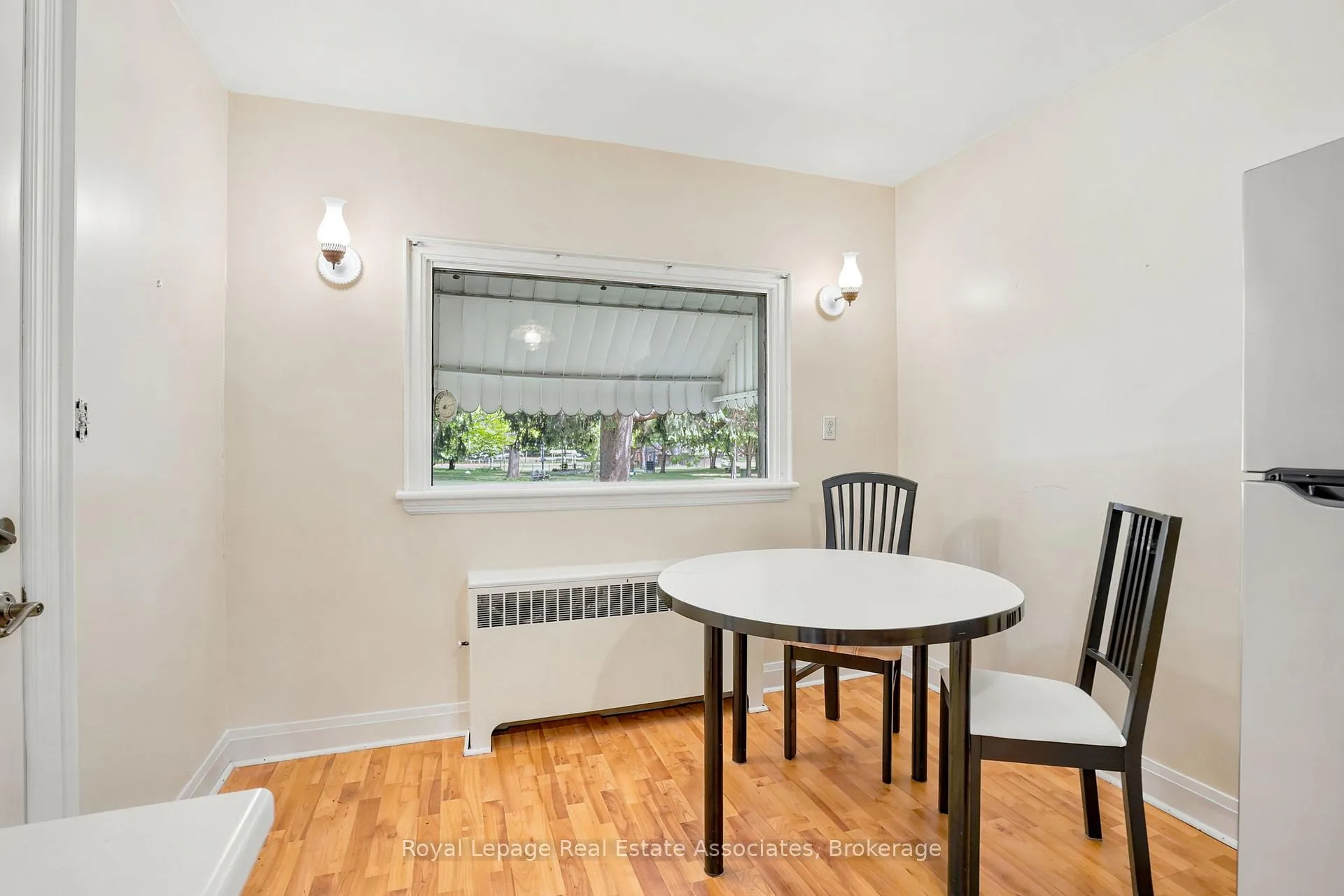 Photo 9 of 12 Parkview Row, Hamilton, Dundas — HOMEH
