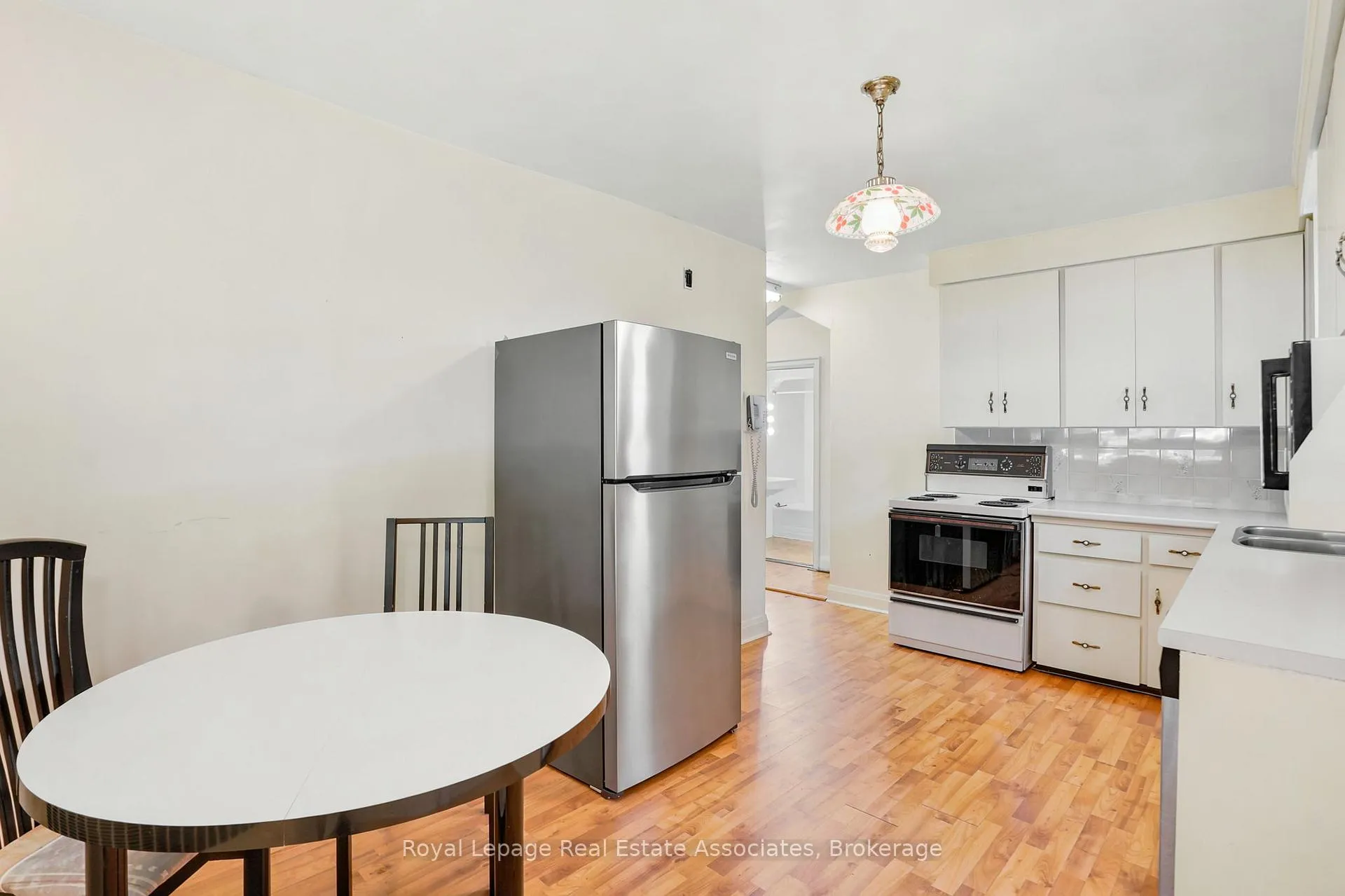 Photo 10 of 12 Parkview Row, Hamilton, Dundas — HOMEH