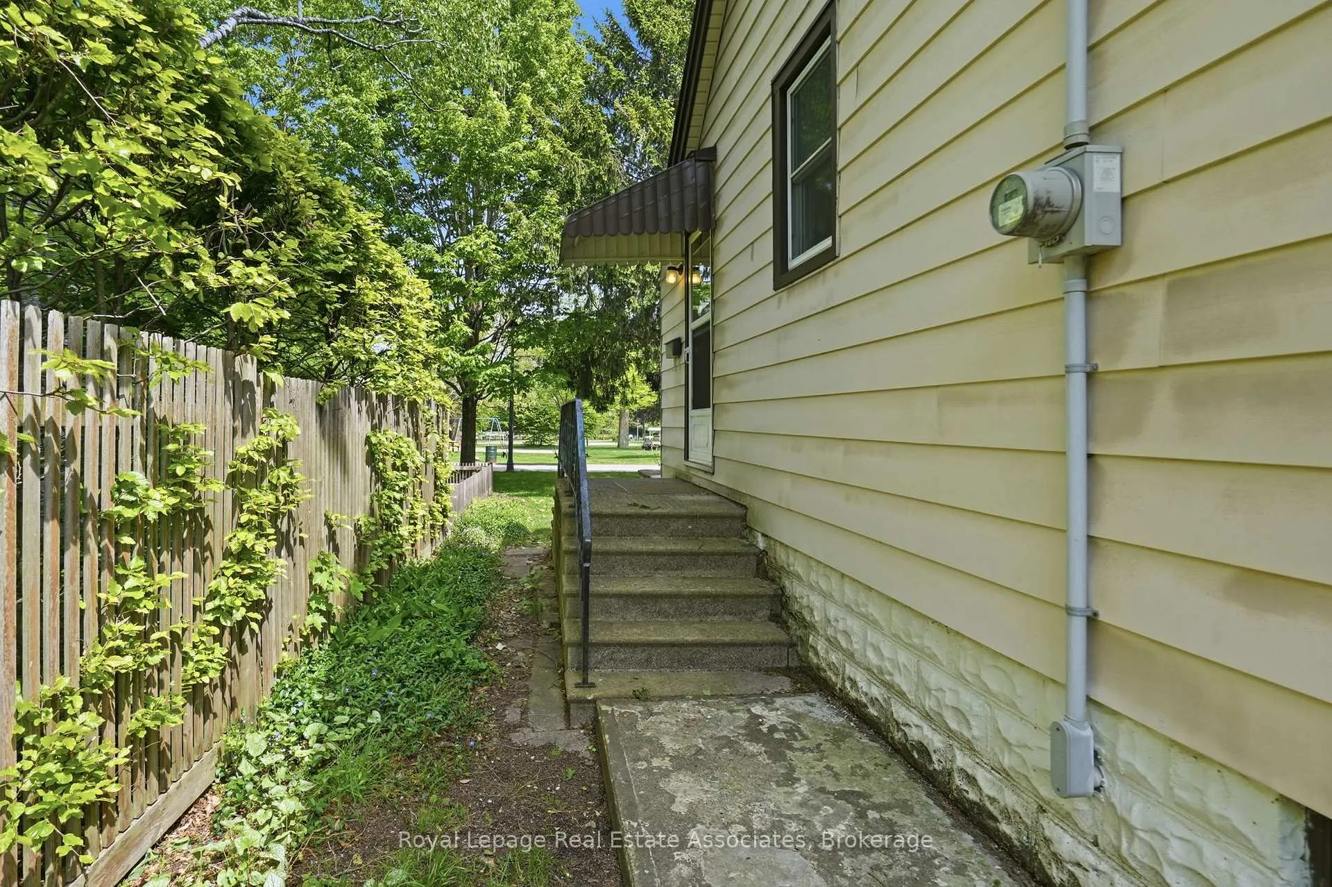 Photo 33 of 12 Parkview Row, Hamilton, Dundas — HOMEH