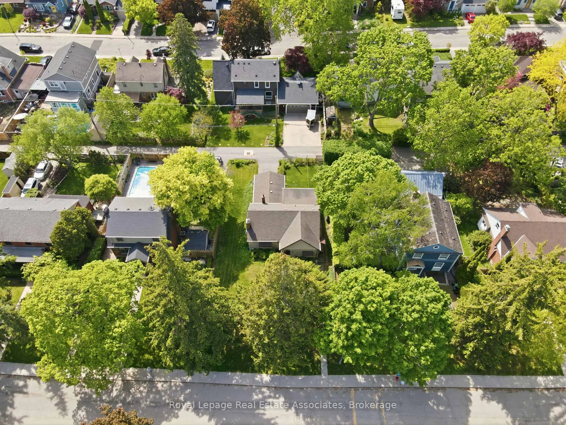 Photo 40 of 12 Parkview Row, Hamilton, Dundas — HOMEH