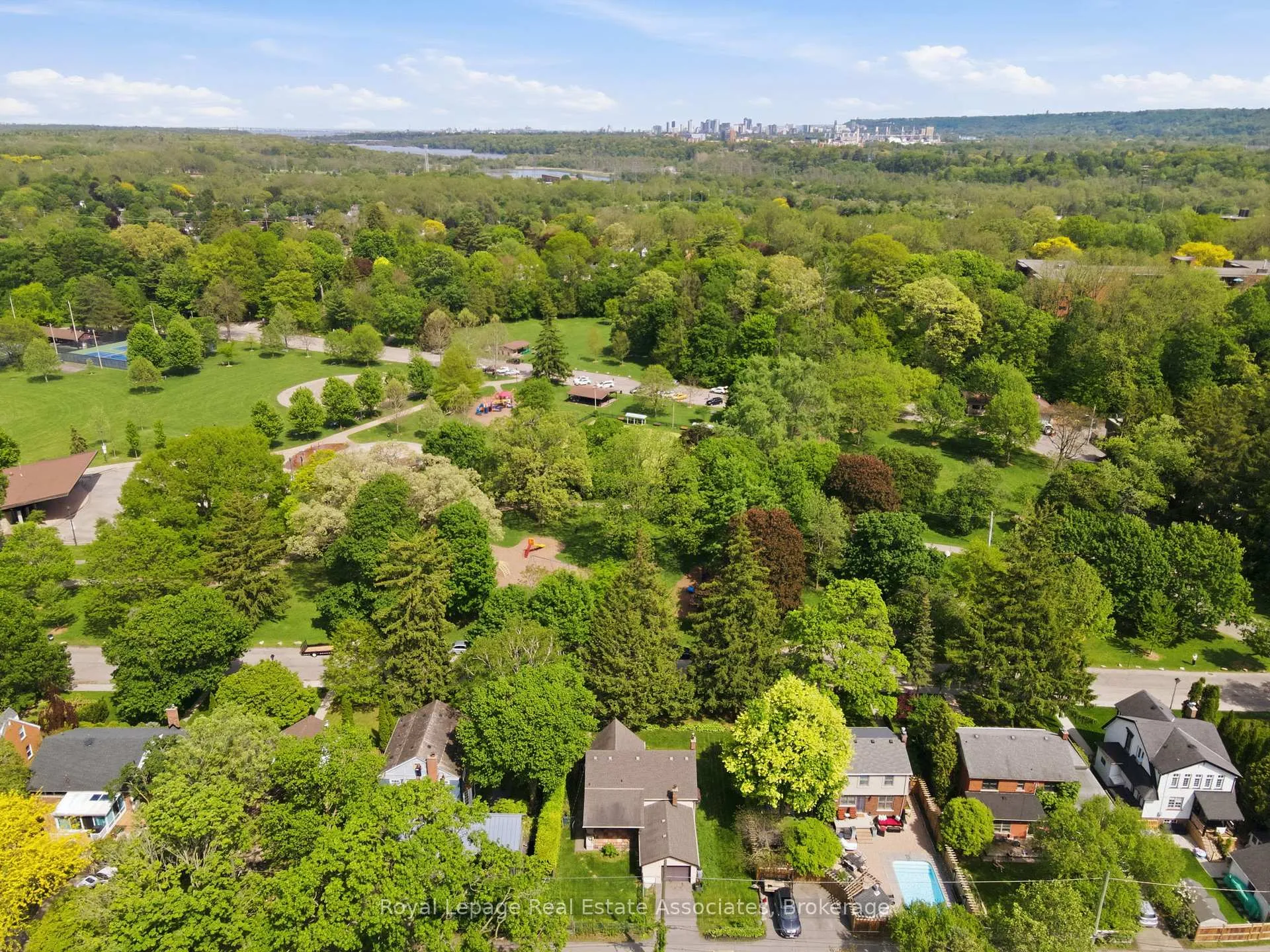 Photo 42 of 12 Parkview Row, Hamilton, Dundas — HOMEH