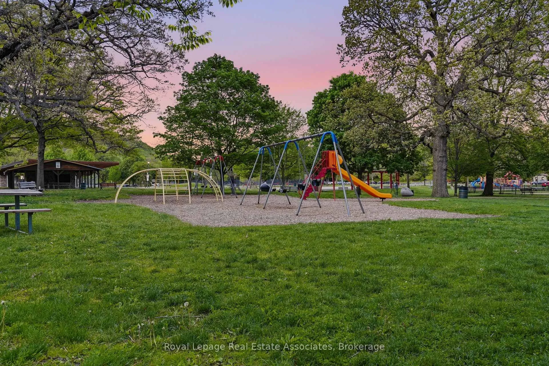 Photo 46 of 12 Parkview Row, Hamilton, Dundas — HOMEH