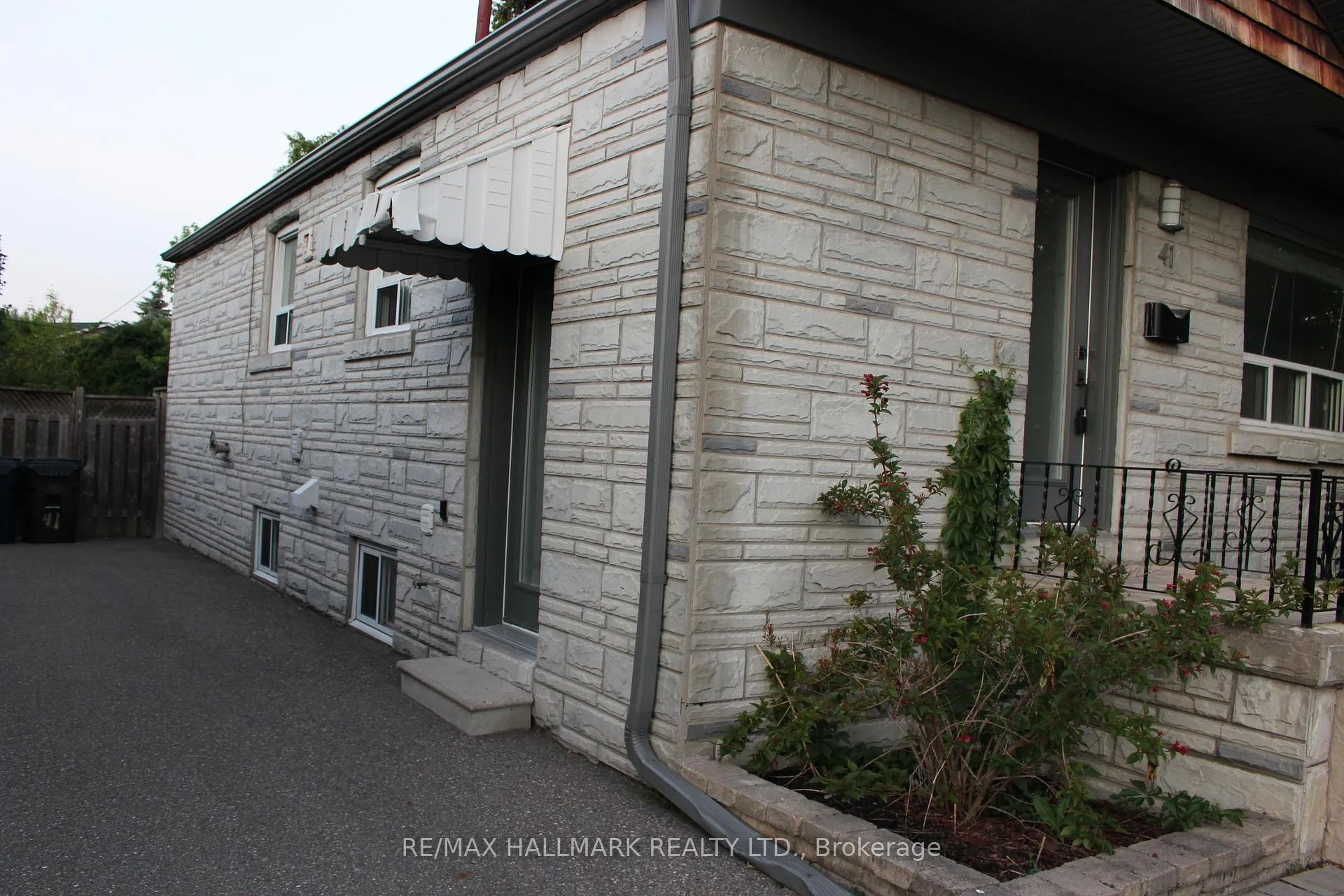 Photo 2 of Unit Lower, 41 Treeview Drive, Etobicoke, Alderwood — HOMEH