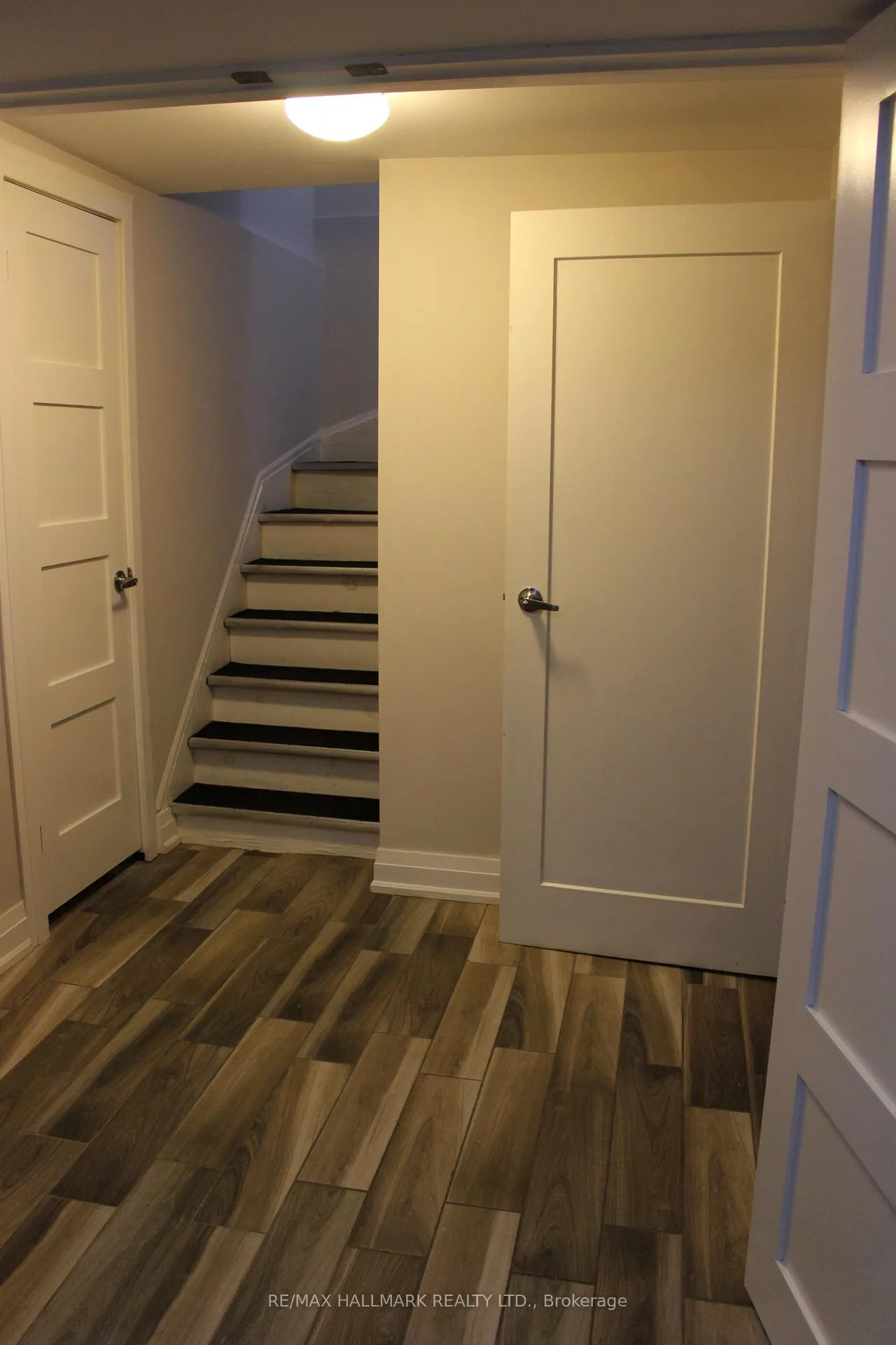 Photo 4 of Unit Lower, 41 Treeview Drive, Etobicoke, Alderwood — HOMEH