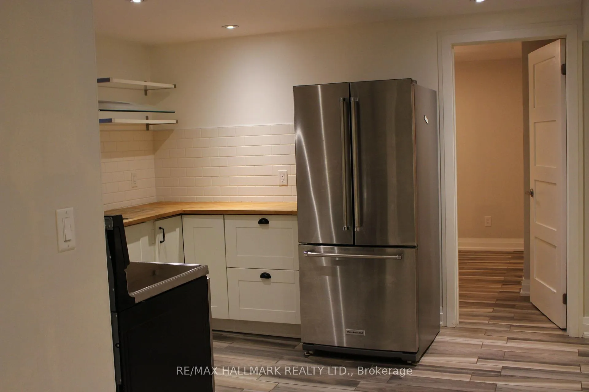 Photo 7 of Unit Lower, 41 Treeview Drive, Etobicoke, Alderwood — HOMEH