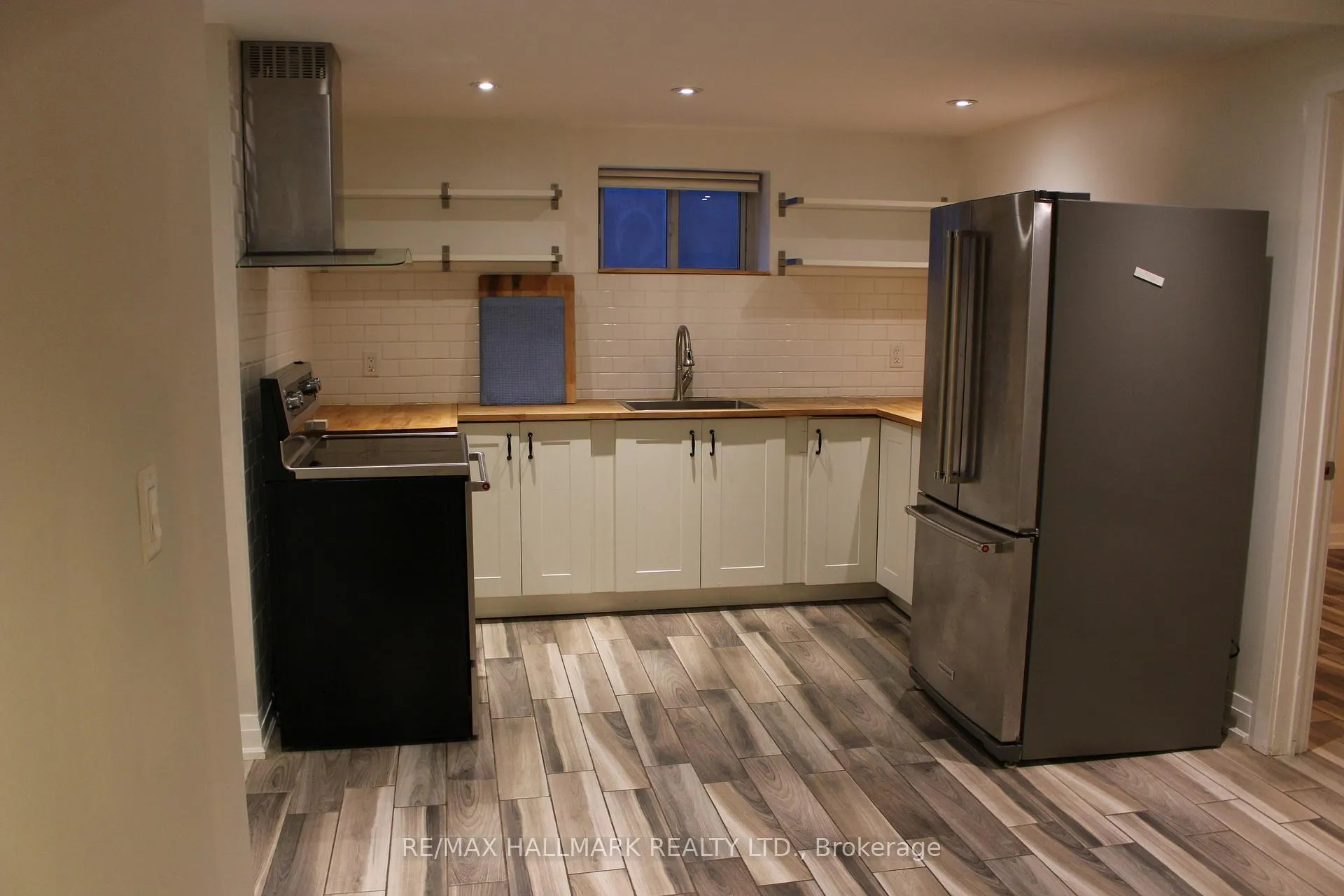 Photo 8 of Unit Lower, 41 Treeview Drive, Etobicoke, Alderwood — HOMEH