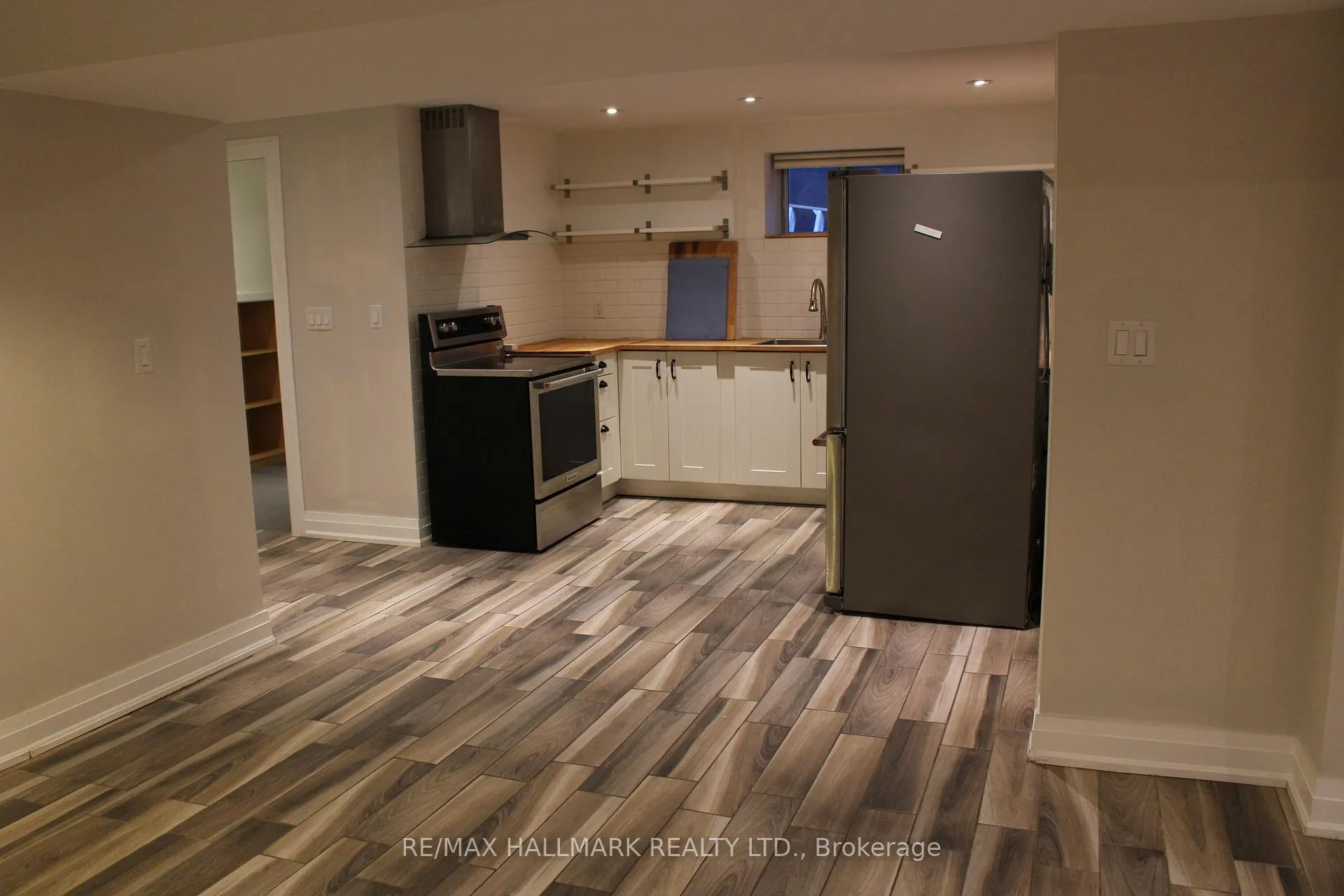 Photo 9 of Unit Lower, 41 Treeview Drive, Etobicoke, Alderwood — HOMEH