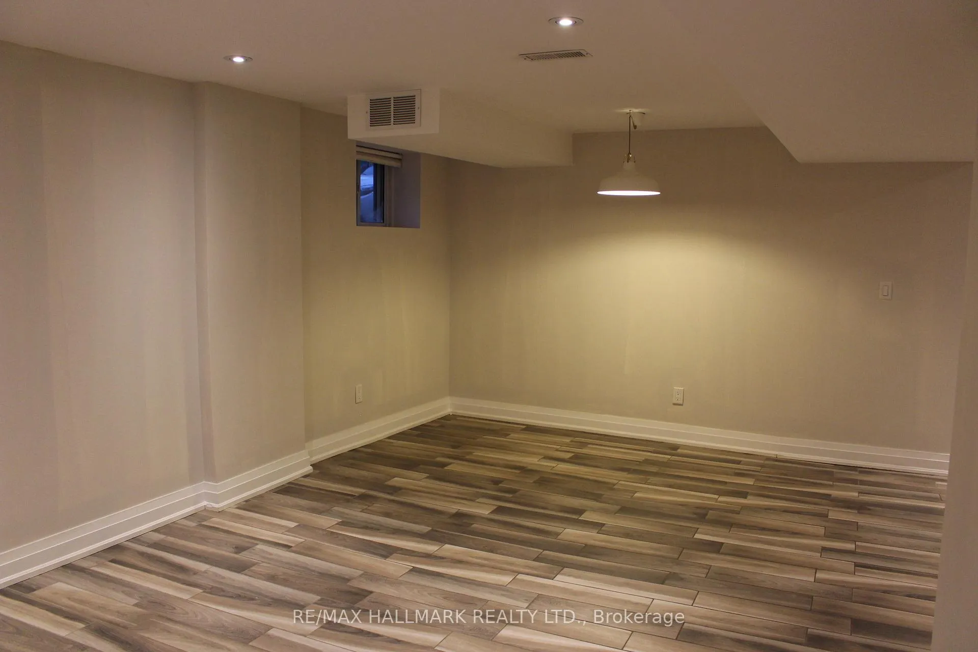 Photo 11 of Unit Lower, 41 Treeview Drive, Etobicoke, Alderwood — HOMEH