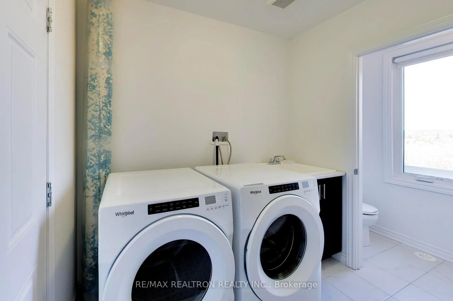 Photo 10 of 11 Inverary Crescent, Vaughan, Elder Mills — HOMEH